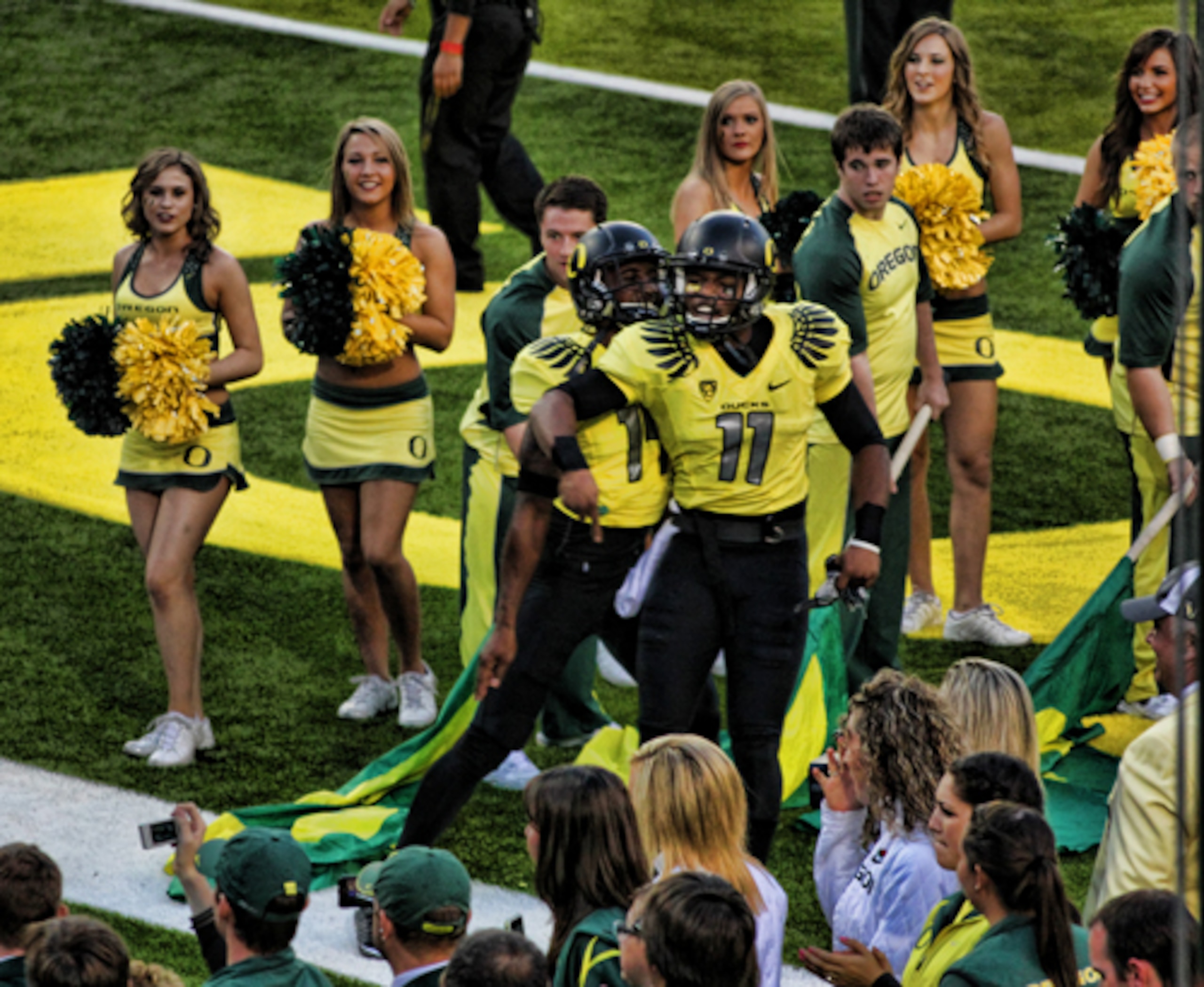 Eddie Pleasant gets fired up before the UCLA game.