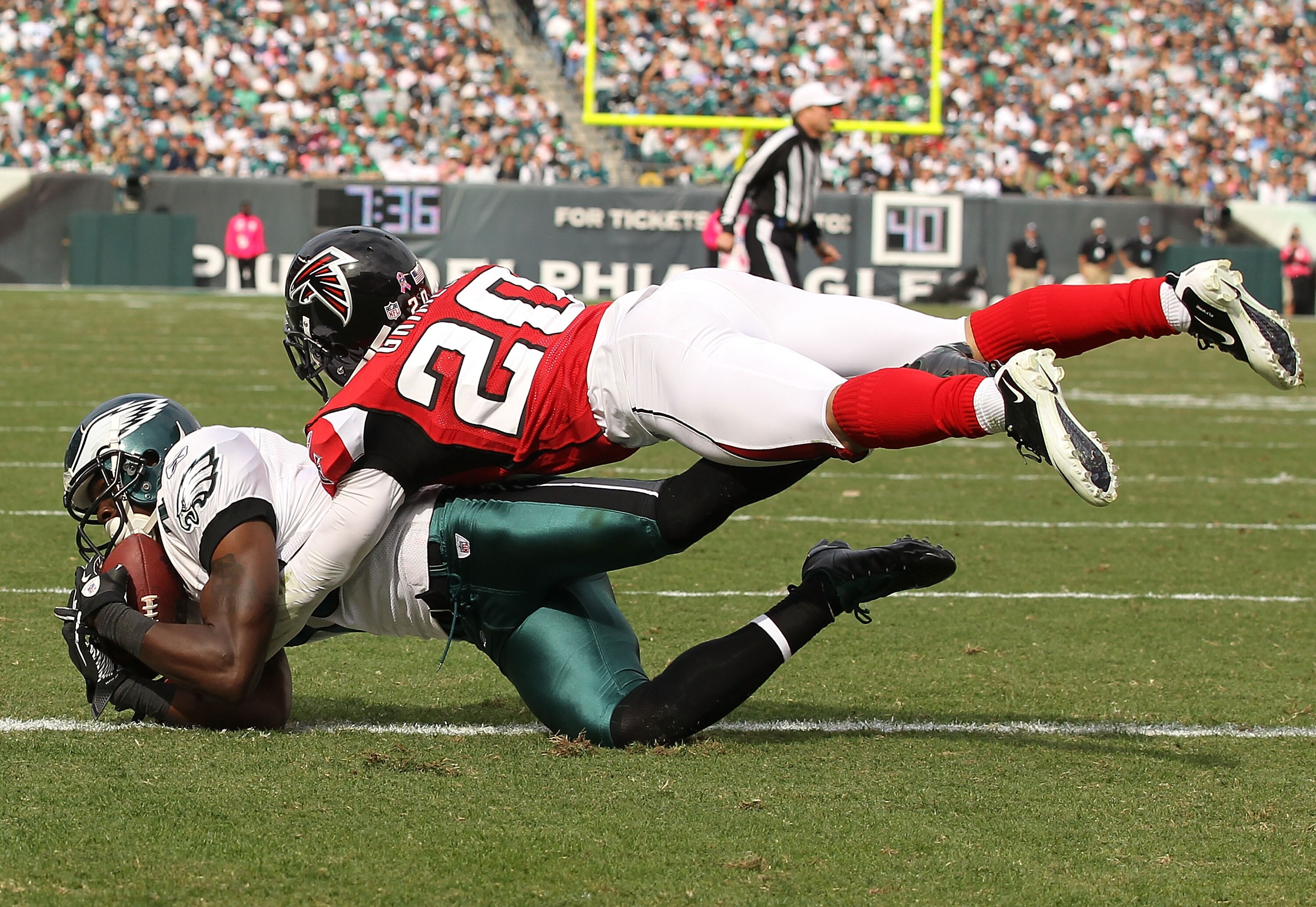 PHILADELPHIA - OCTOBER 17:  Jeremy Maclin #18 of the Philadelphia Eagles scores a touchdown against Brent Grimes #20 of the Atlanta Falcons during their game at Lincoln Financial Field on October 17, 2010 in Philadelphia, Pennsylvania.  (Photo by Al Bello