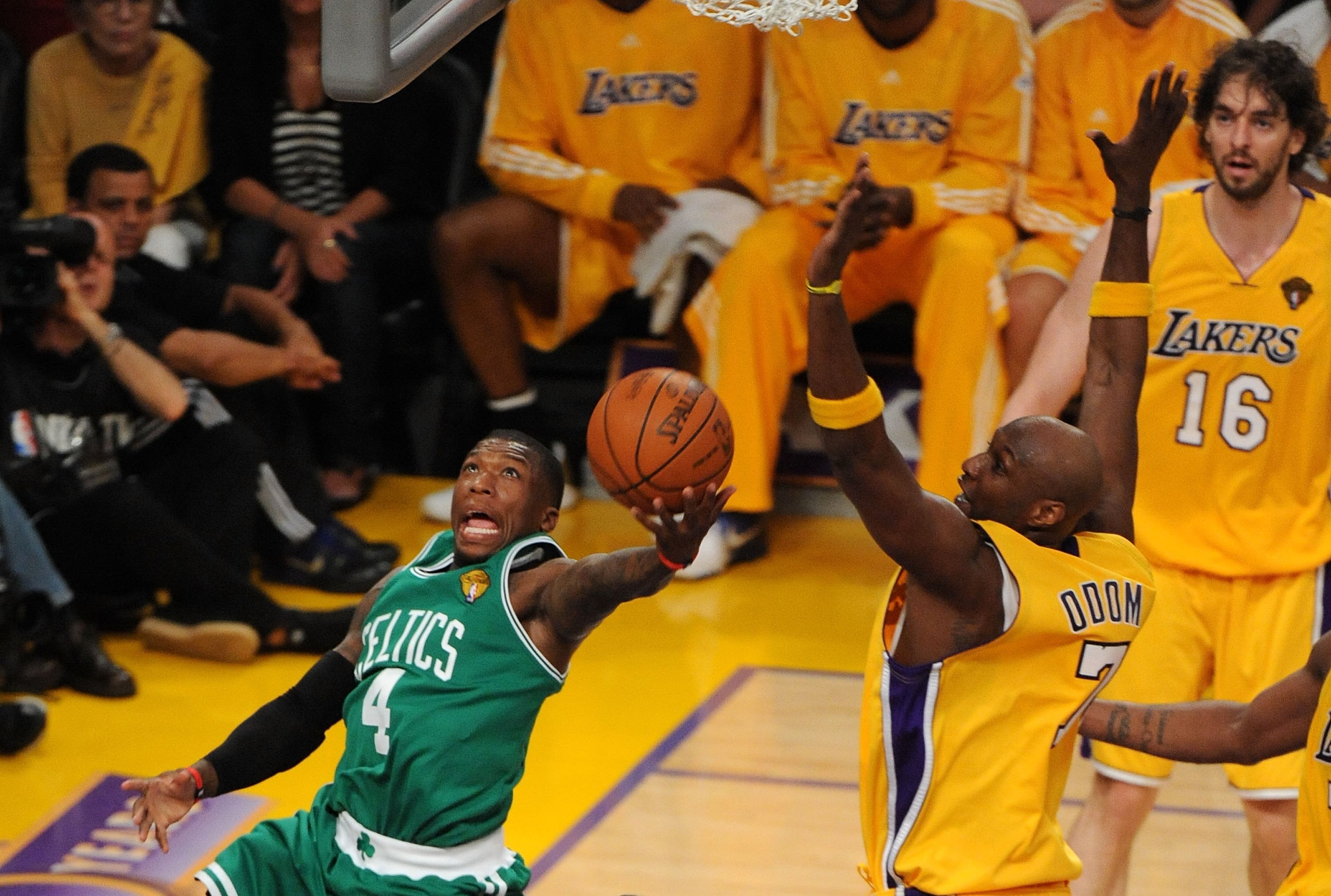 LOS ANGELES, CA - JUNE 15:  Nate Robinson #4 of the Boston Celtics shoots the the ball against Lamar Odom #7 of the Los Angeles Lakers in Game Six of the 2010 NBA Finals at Staples Center on June 15, 2010 in Los Angeles, California.  NOTE TO USER: User ex