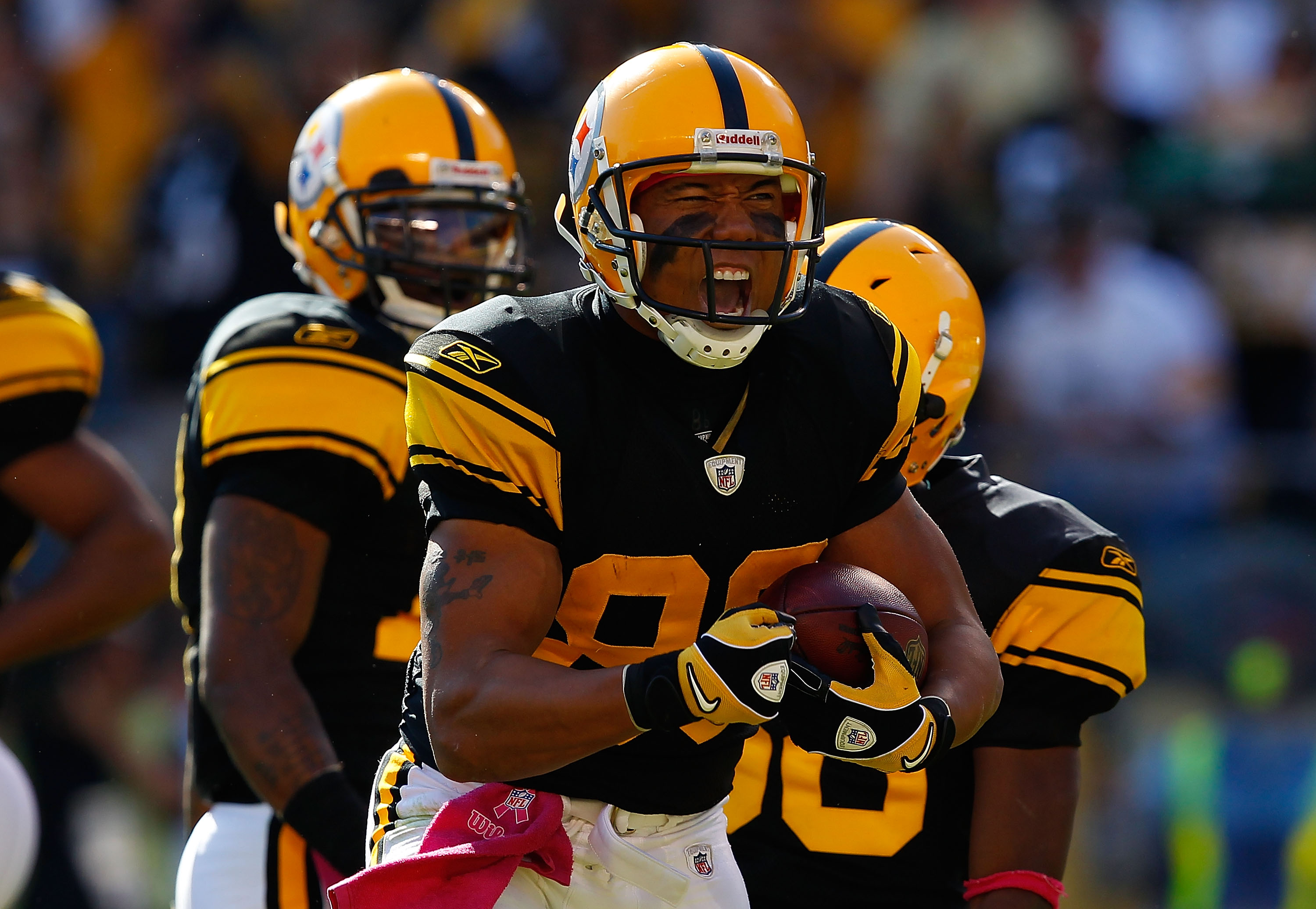 PITTSBURGH - OCTOBER 17:  Hines Ward #86 of the Pittsburgh Steelers celebrates after scoring a touchdown against the Cleveland Browns during the game on October 17, 2010 at Heinz Field in Pittsburgh, Pennsylvania.  (Photo by Jared Wickerham/Getty Images)