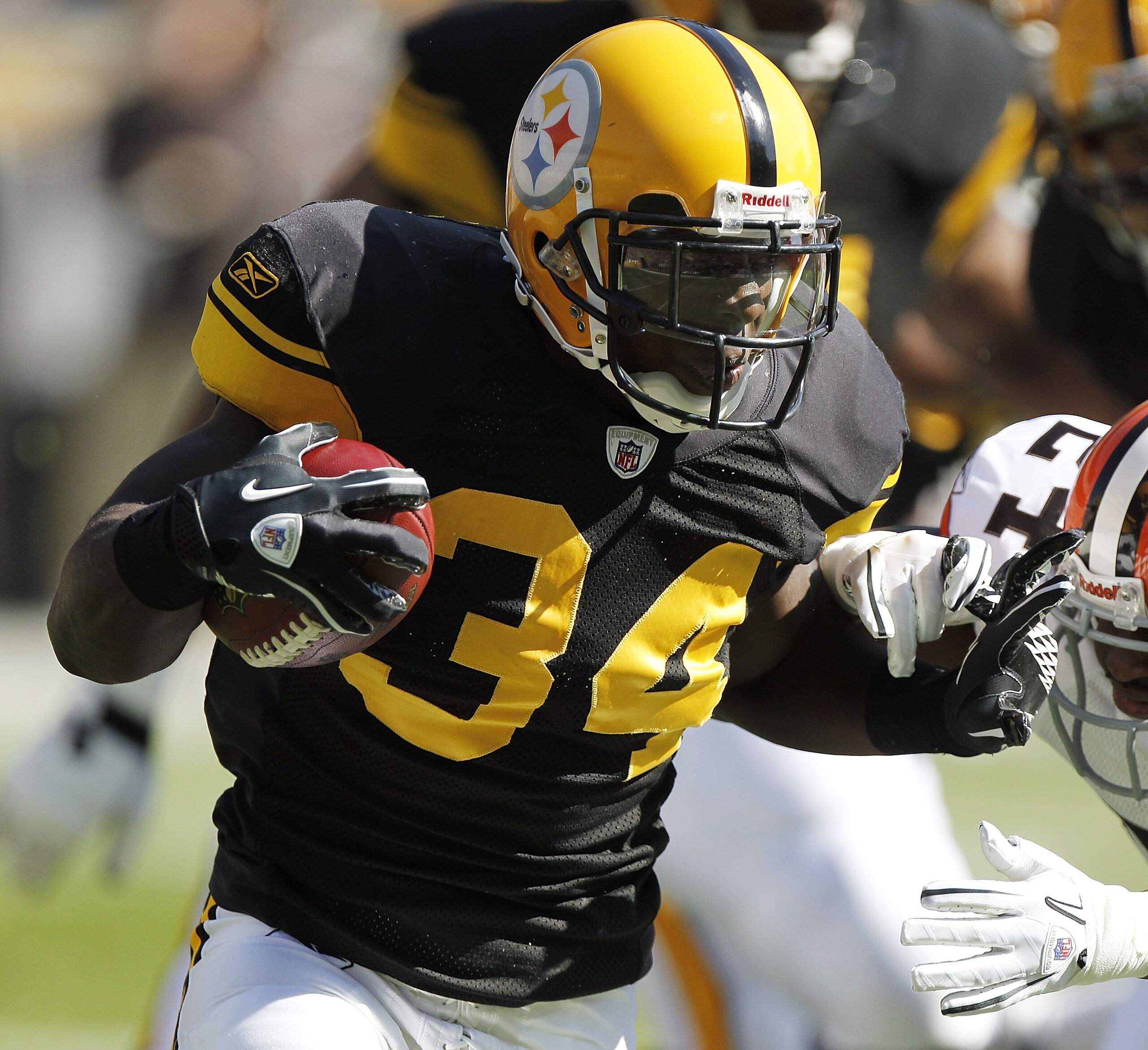 PITTSBURGH - OCTOBER 17: Rashard Mendenhall #34 of the Pittsburgh Steelers tries to get around the tackle of Sheldon Brown #24 of the Cleveland Browns on October 17, 2010 at Heinz Field in Pittsburgh, Pennsylvania.  (Photo by Gregory Shamus/Getty Images)