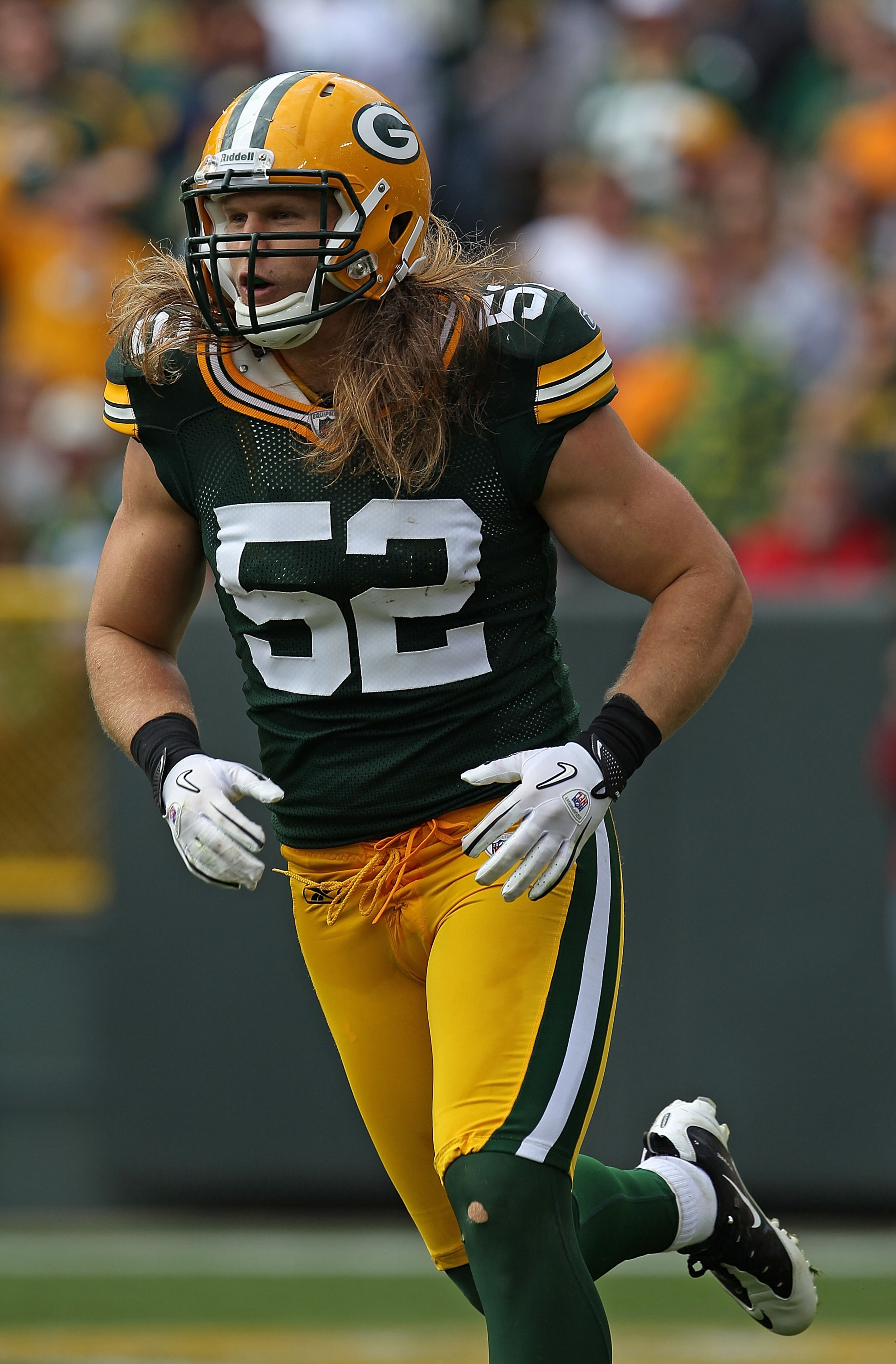 GREEN BAY, WI - SEPTEMBER 19: Clay Matthews #52 of the Green Bay Packers chases down a Buffalo Bills runner at Lambeau Field on September 19, 2010 in Green Bay, Wisconsin. The Packers defeated the Bills 34-7. (Photo by Jonathan Daniel/Getty Images)