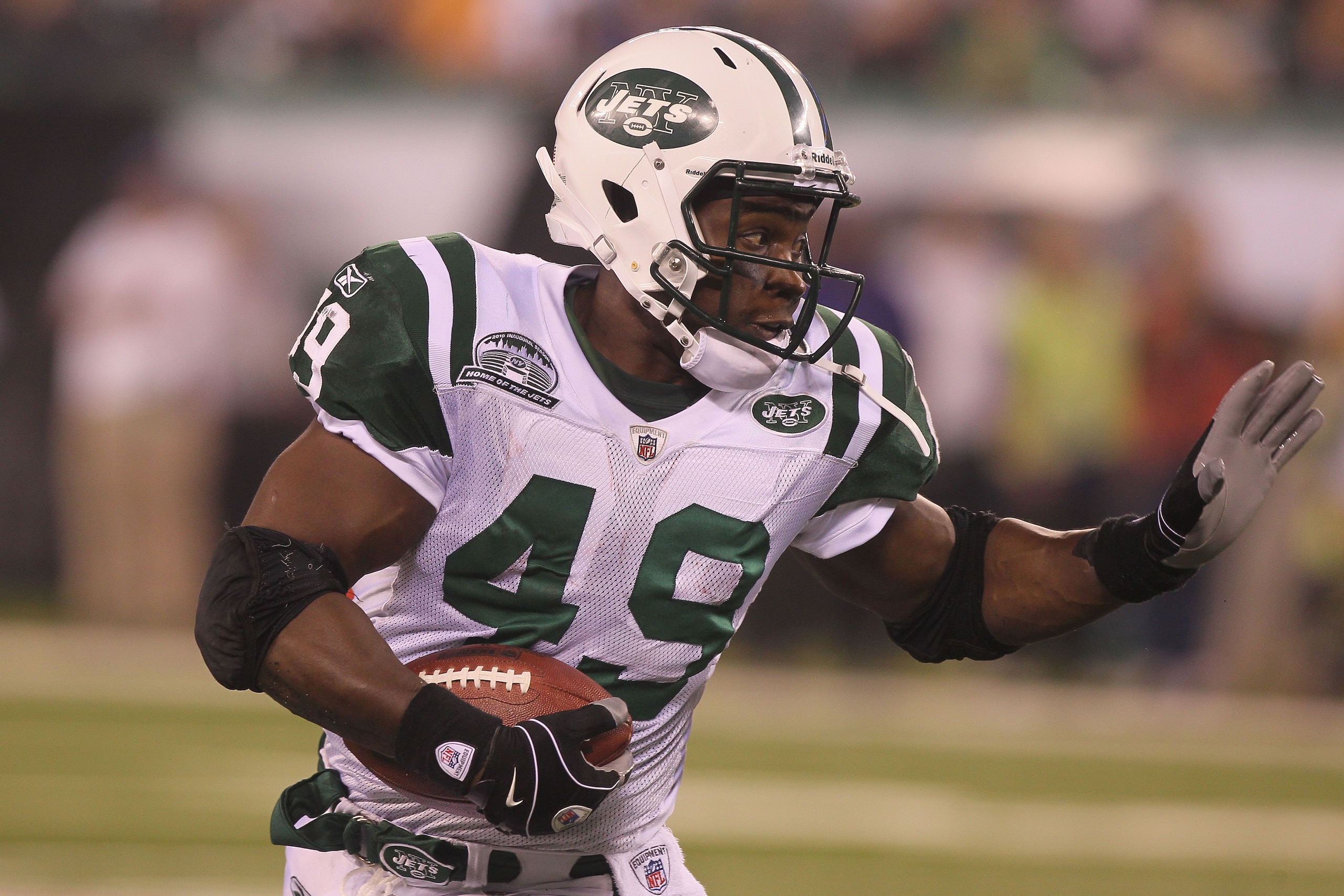 EAST RUTHERFORD, NJ - SEPTEMBER 13:  Tony Richardson #49 of the New York Jets  in action against the Baltimore Ravens during their home opener at the New Meadowlands Stadium on September 13, 2010 in East Rutherford, New Jersey.  (Photo by Jim McIsaac/Gett