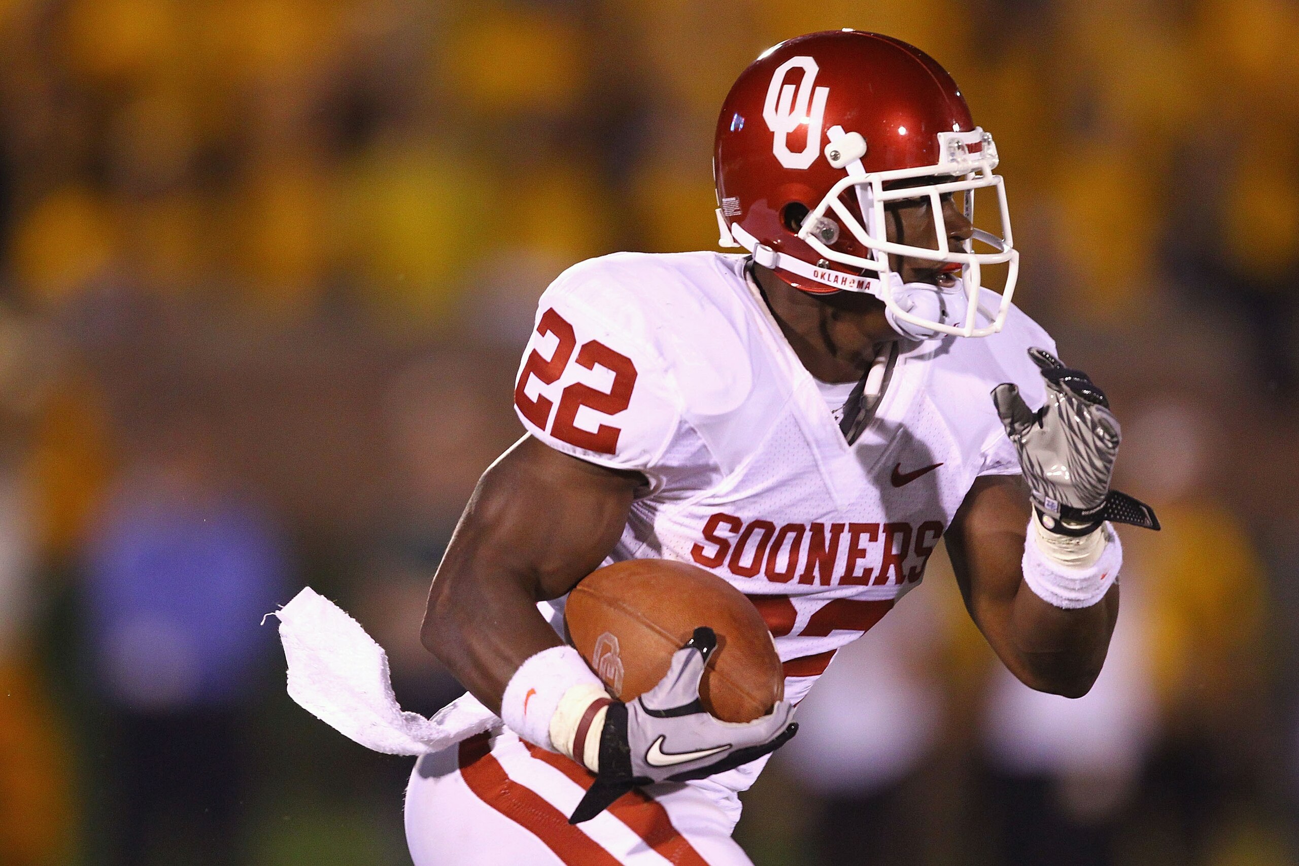 COLUMBIA, MISSOURI - OCTOBER 23: Roy Finch #22 of the Oklahoma Sooners rushes against the Missouri Tigers at Faurot Field/Memorial Stadium on October 23, 2010 in Columbia, Missouri.  (Photo by Dilip Vishwanat/Getty Images)