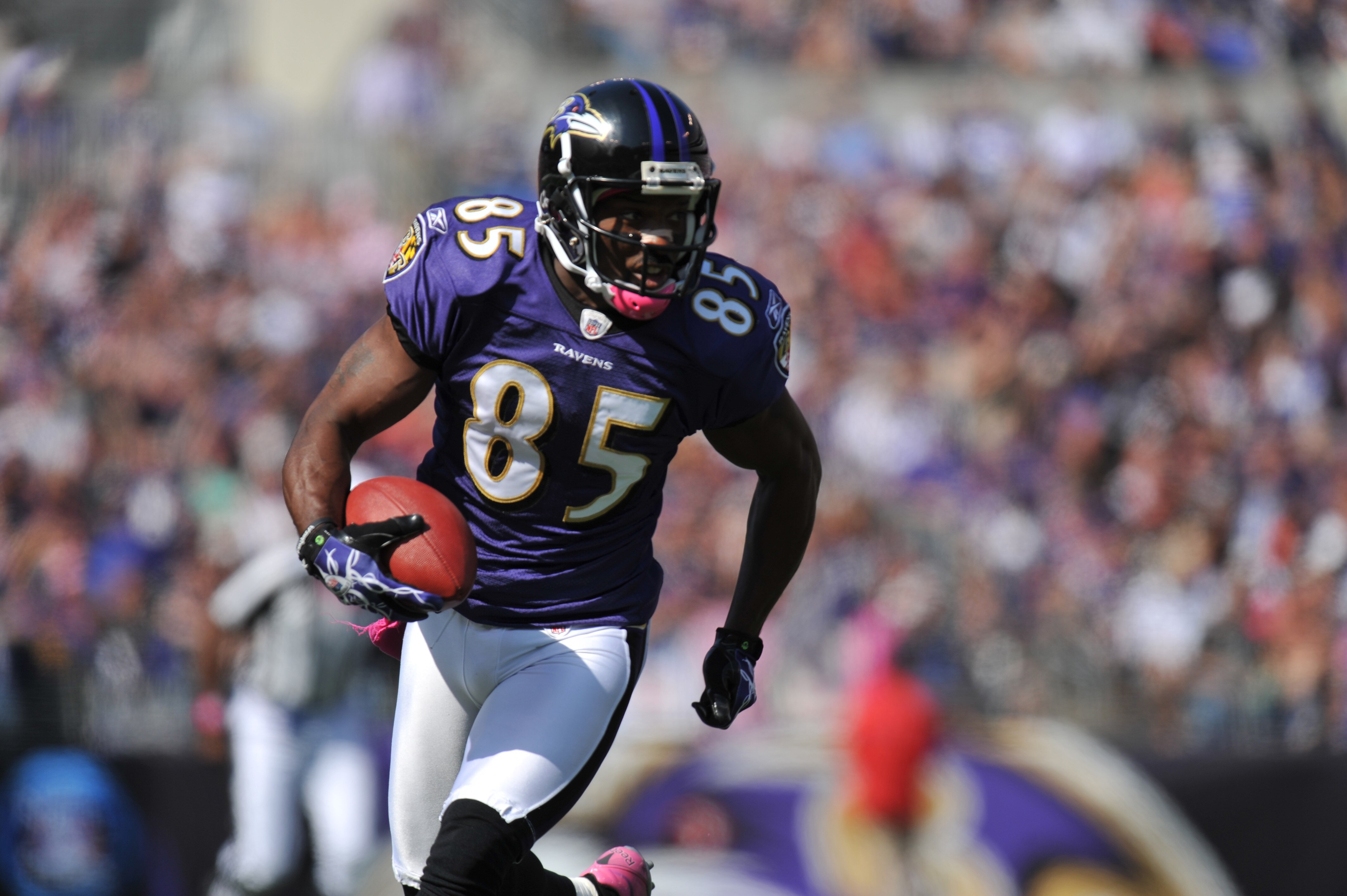 BALTIMORE, MD - OCTOBER 10: Derrick Mason #85 of the Baltimore Ravens runs the ball against the Denver Broncos at M&T Bank Stadium on October 10, 2010 in Baltimore, Maryland. Players wore pink in recognition of Breast Cancer Awareness Month. The Ravens de