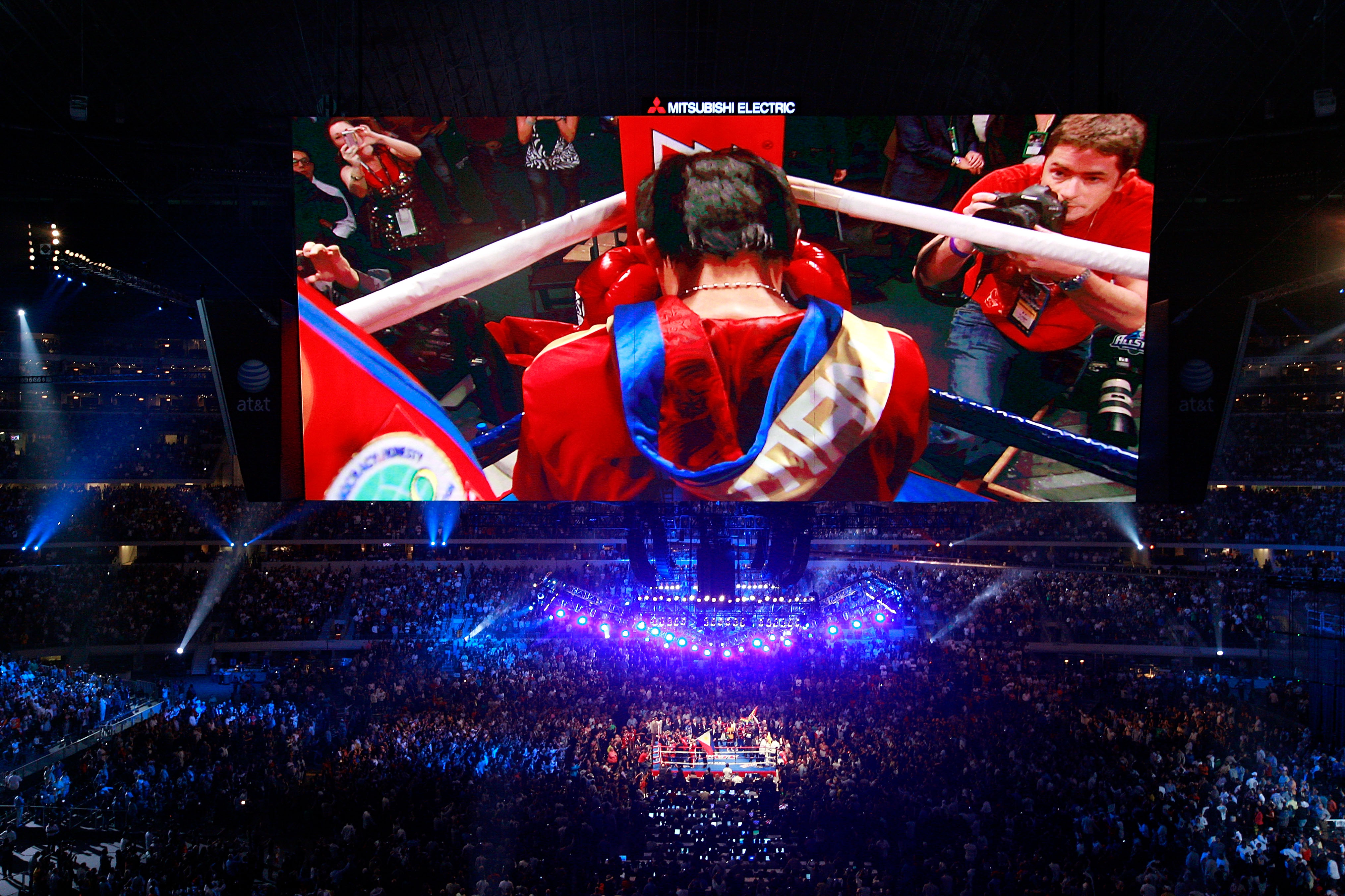 ARLINGTON, TX - MARCH 13:  Manny Pacquiao of the Philippines prays in the ring before taking on Joshua Clottey of Ghana during the WBO welterweight title fight at Cowboys Stadium on March 13, 2010 in Arlington, Texas.  (Photo by Tom Pennington/Getty Image