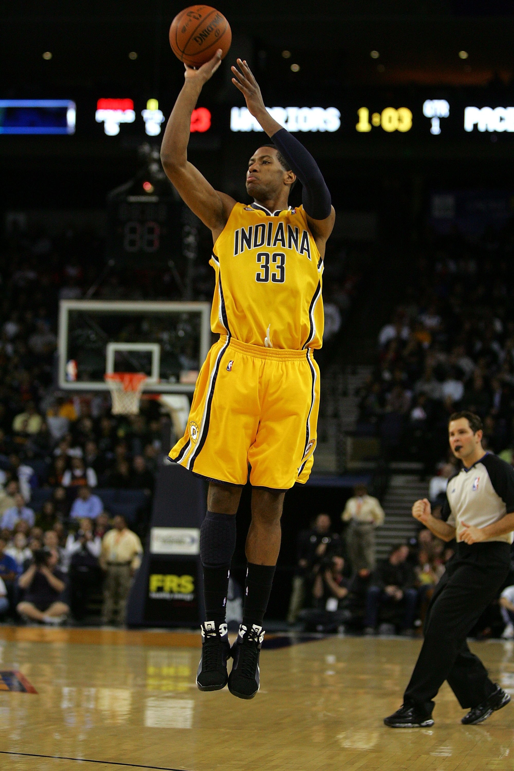 OAKLAND, CA - NOVEMBER 30:  Danny Granger #33 of the Indiana Pacers in action during their game against the Golden State Warriors at Oracle Arena on November 30, 2009 in Oakland, California. NOTE TO USER: User expressly acknowledges and agrees that, by do