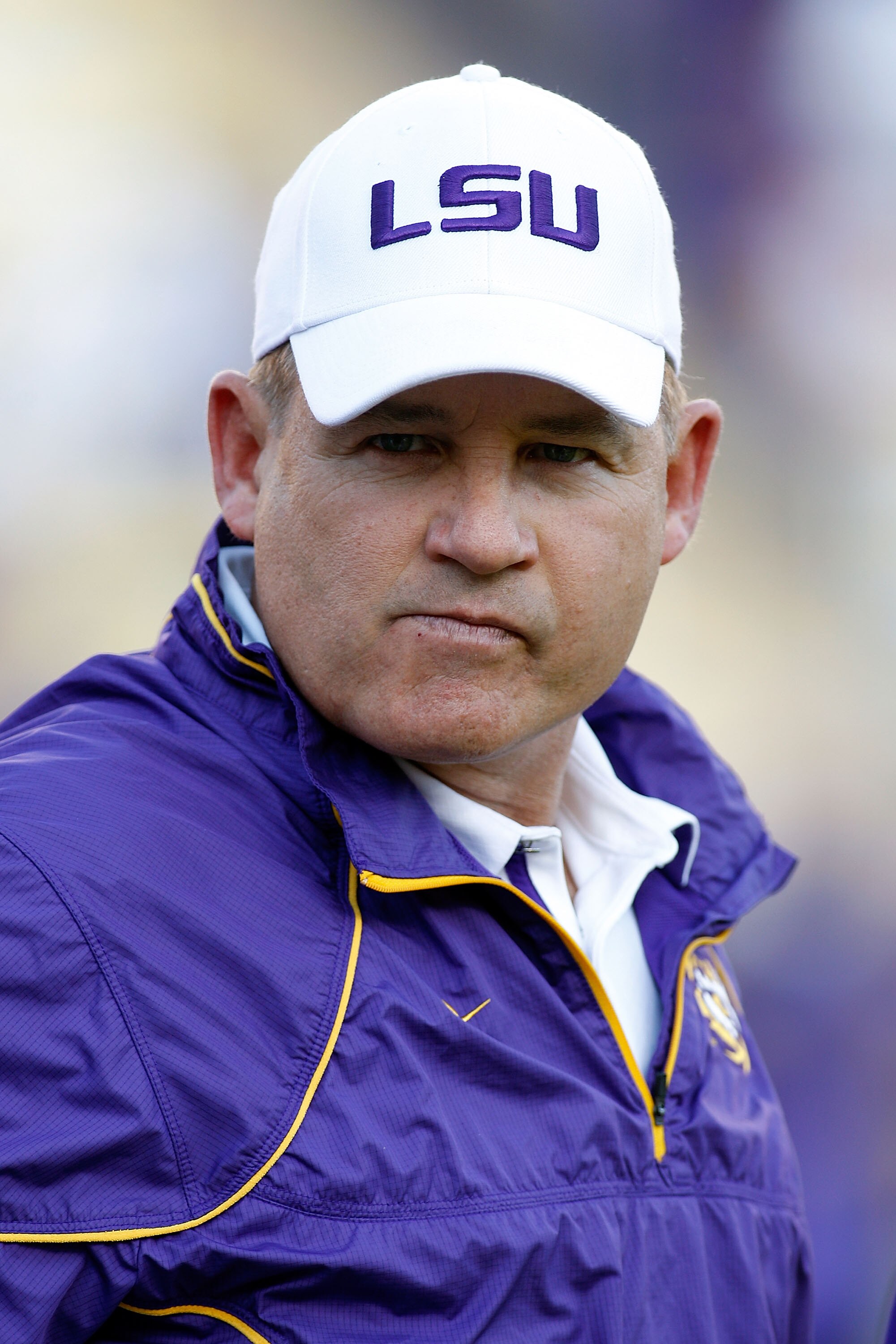 BATON ROUGE, LA - OCTOBER 16:  Head coach Les Miles of the Louisiana State University Tigers watches his team warm up before playing the McNeese State Cowboys at Tiger Stadium on October 16, 2010 in Baton Rouge, Louisiana.  (Photo by Chris Graythen/Getty