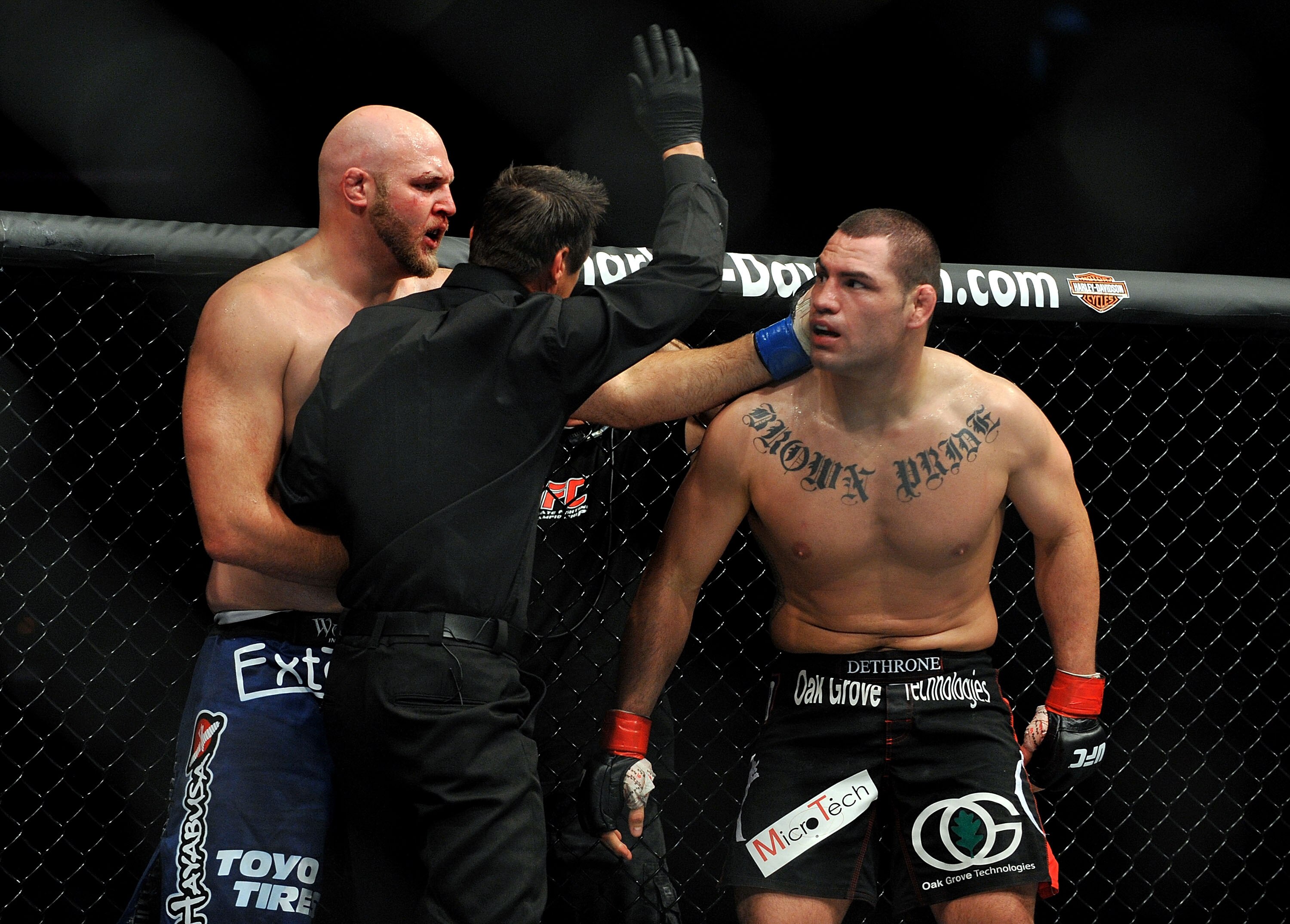 LOS ANGELES, CA - OCTOBER 24:  UFC fighter Cain Velasquez (R) reacts as the referee calls the bout against UFC fighter Ben Rothwell (L) during their Heavyweight bout at UFC 104: Machida vs. Shogun at Staples Center on October 24, 2009 in Los Angeles, Cali
