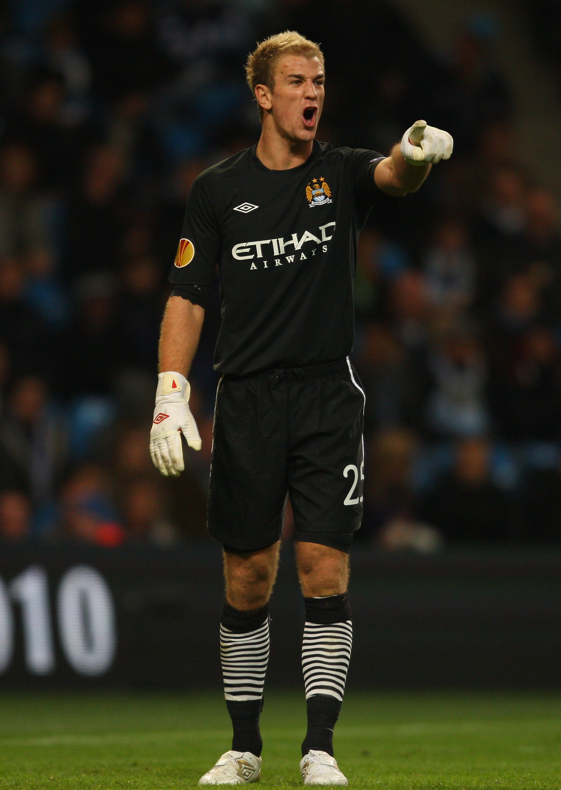 MANCHESTER, ENGLAND - OCTOBER 21:  Manchester City goalkeeper Joe Hart in action during the UEFA Europa League Group A match between Manchester City and KKS Lech Poznan at City of Manchester Stadium on October 21, 2010 in Manchester, England.  (Photo by S