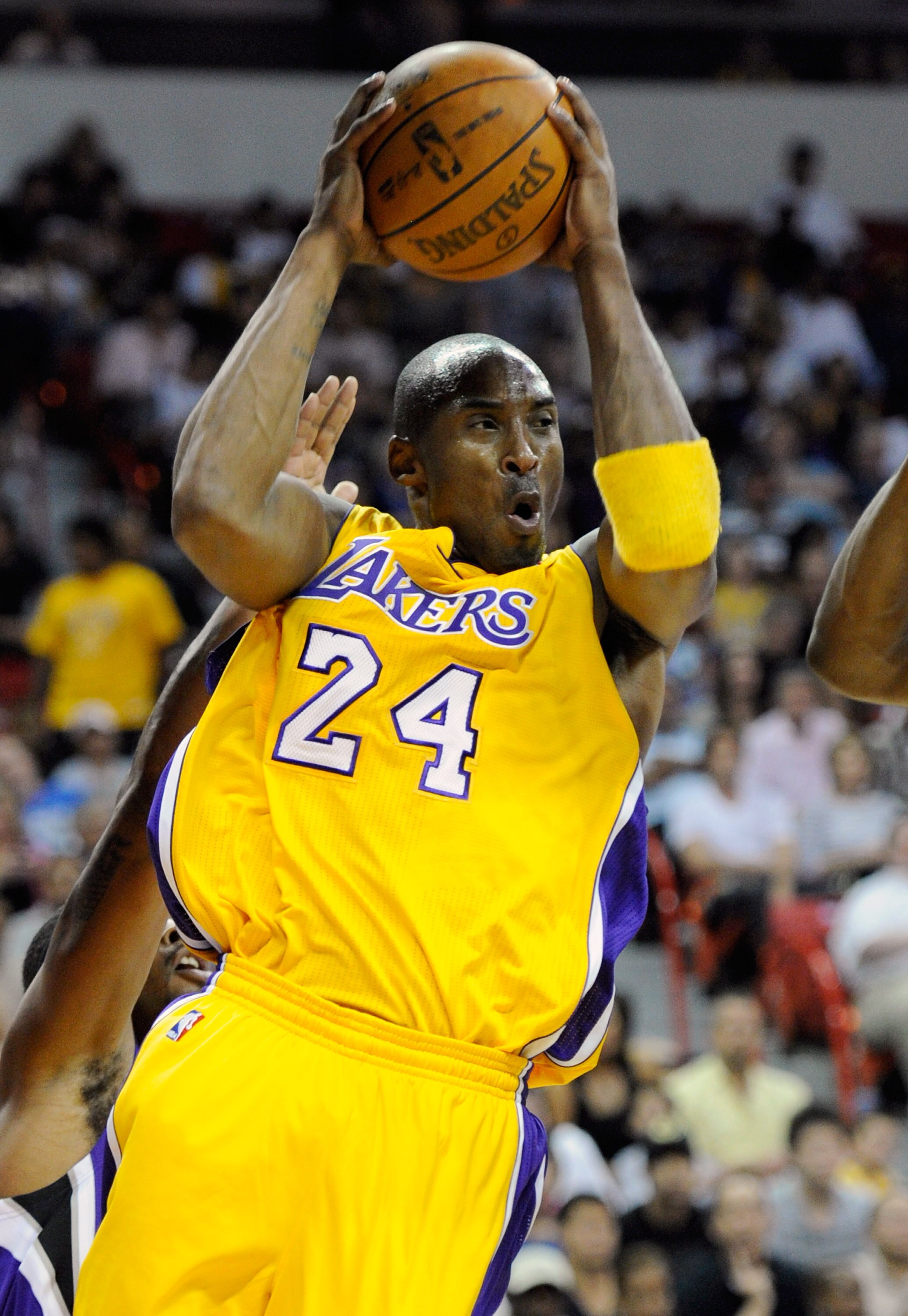 LAS VEGAS - OCTOBER 13:  Kobe Bryant #24 of the Los Angeles Lakers drives against the Sacramento Kings during their preseason game at the Thomas & Mack Center October 13, 2010 in Las Vegas, Nevada. The Lakers won 98-95. NOTE TO USER: User expressly acknow