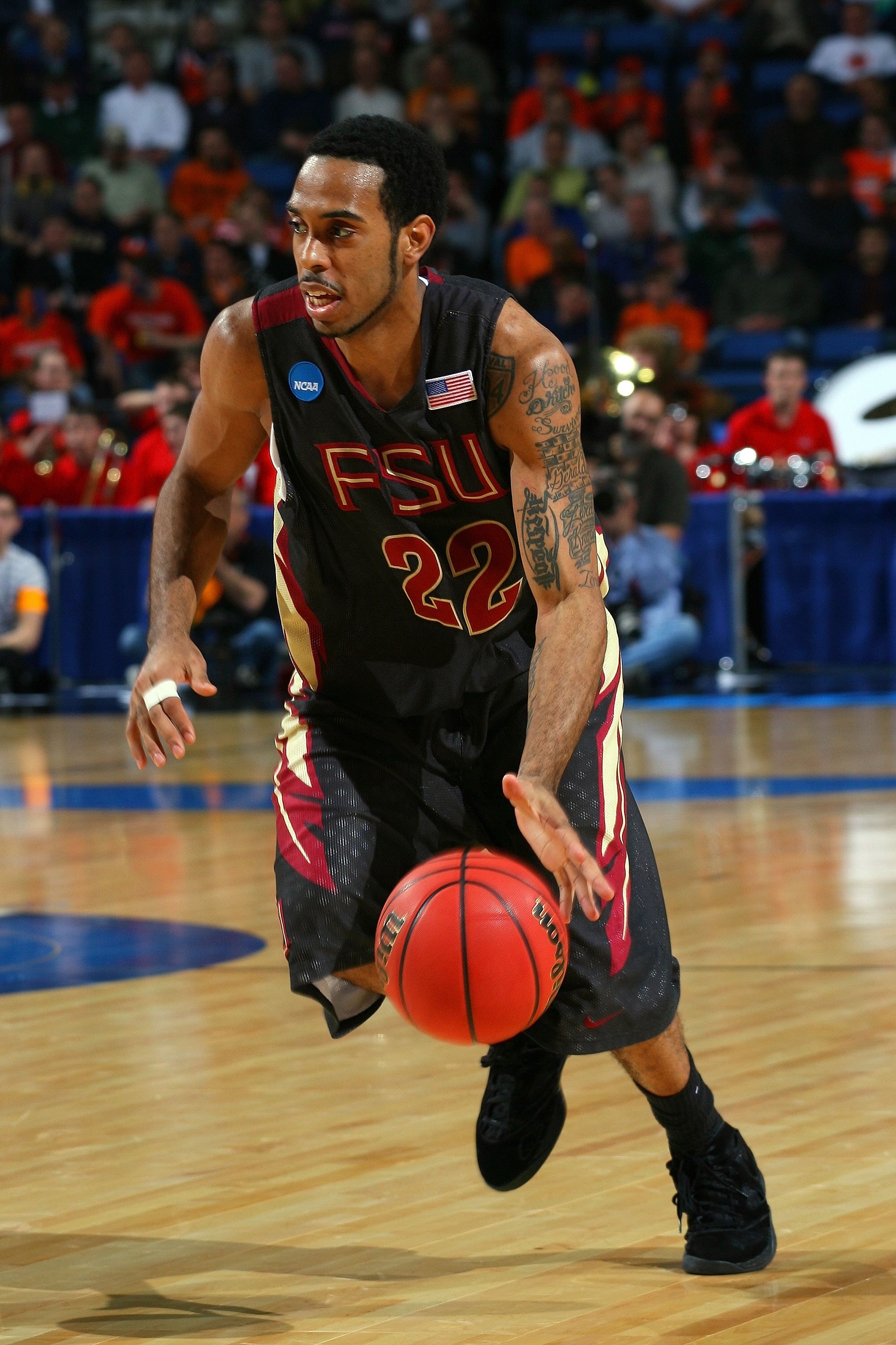 BUFFALO, NY - MARCH 19:  Derwin Kitchen #22 of the Florida State Seminoles handles the ball during the first round of the 2010 NCAA men's basketball tournament at HSBC Arena on March 19, 2010 in Buffalo, New York.  (Photo by Rick Stewart/Getty Images)