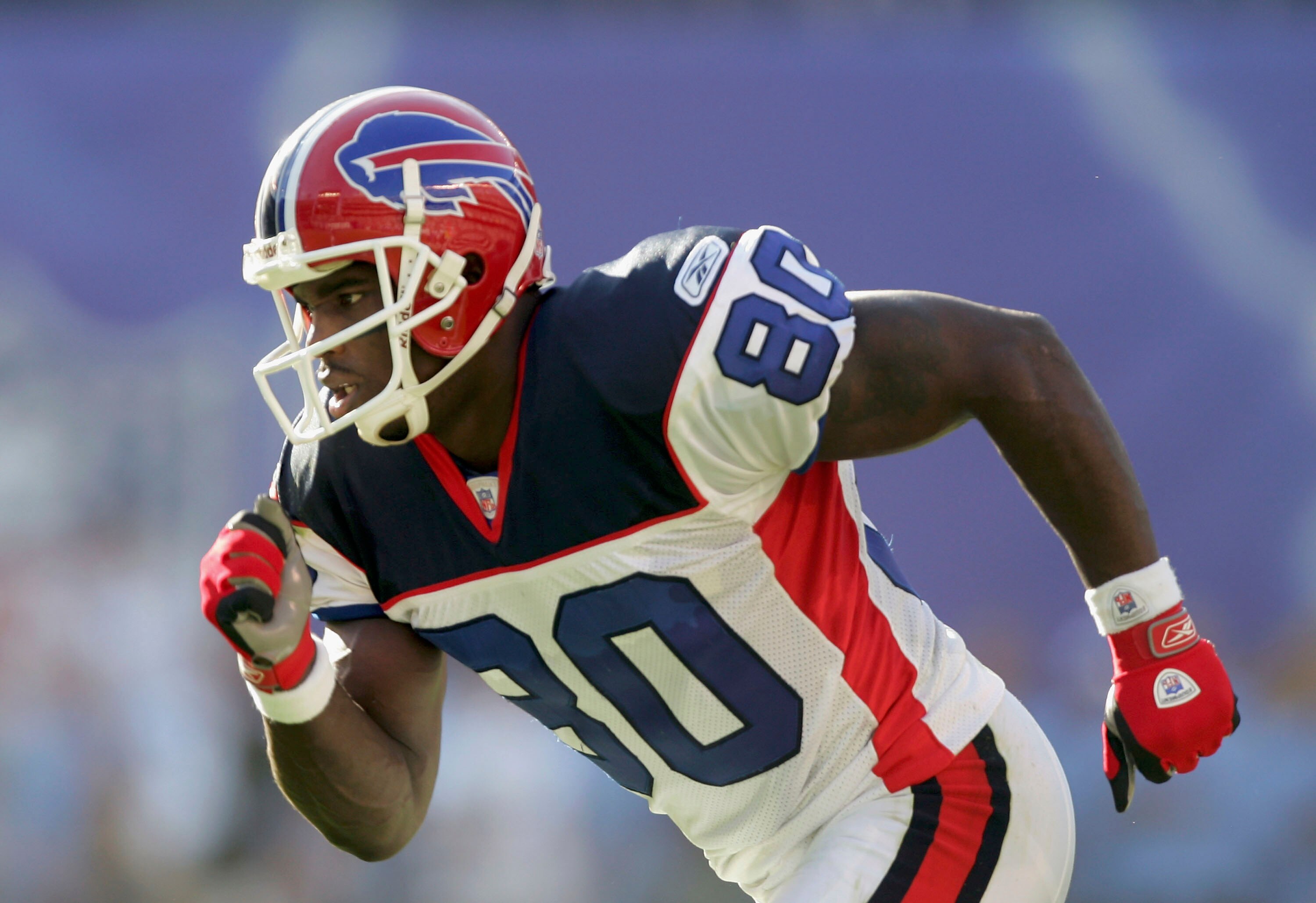 SAN DIEGO - NOVEMBER 20:  Eric Moulds #80 of the Buffalo Bills takes off from the line of scrimmage against the San Diego Chargers during the second quarter on November 20, 2005 at Qualcomm Stadium in San Diego, California. The Chargers defeated the Bills