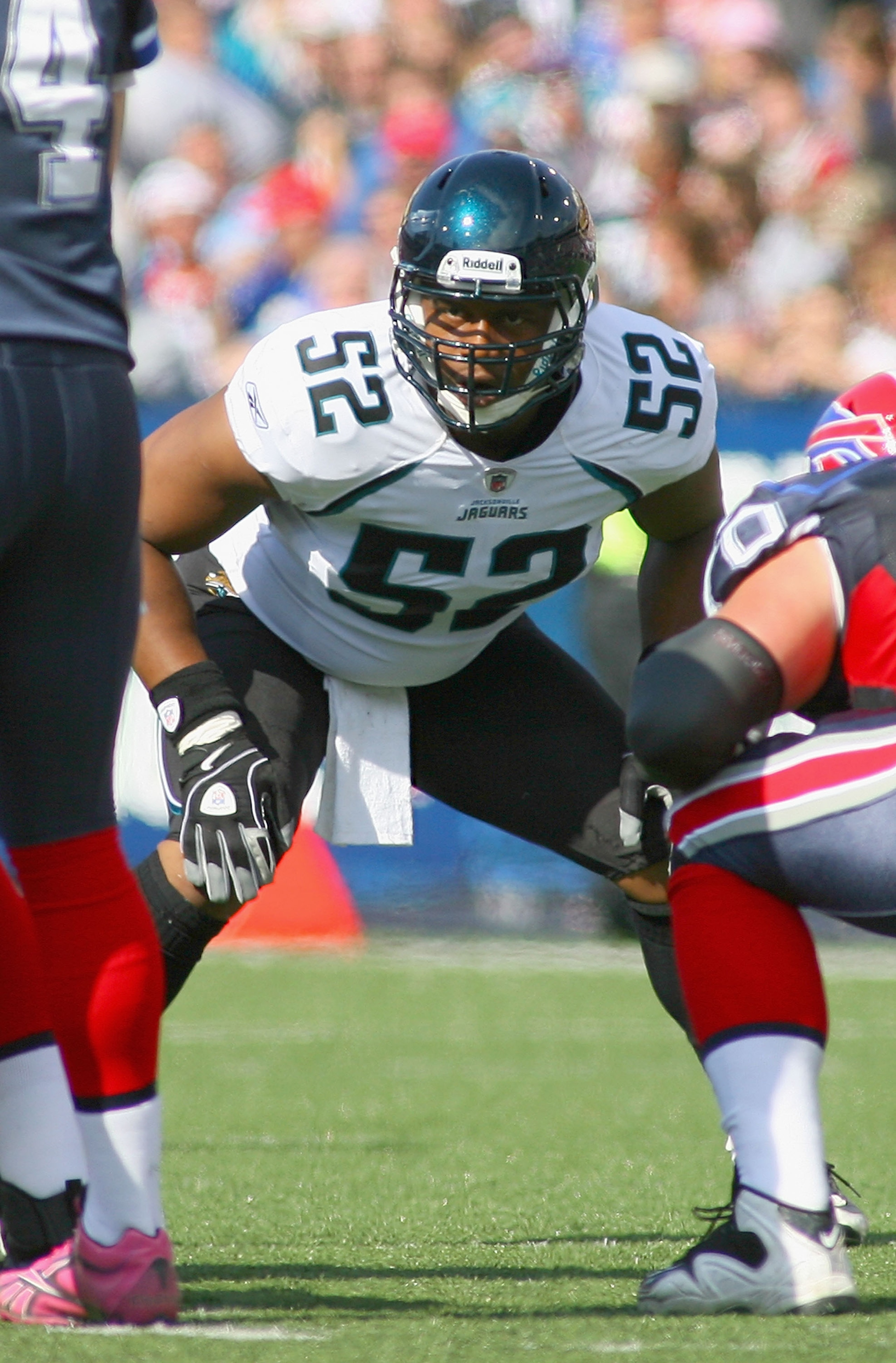 ORCHARD PARK, NY - OCTOBER 10: Daryl Smith #52 of the Jacksonville Jaguars lines up against the Buffalo Bills at Ralph Wilson Stadium on October 10, 2010 in Orchard Park, New York. (Photo by Rick Stewart/Getty Images)