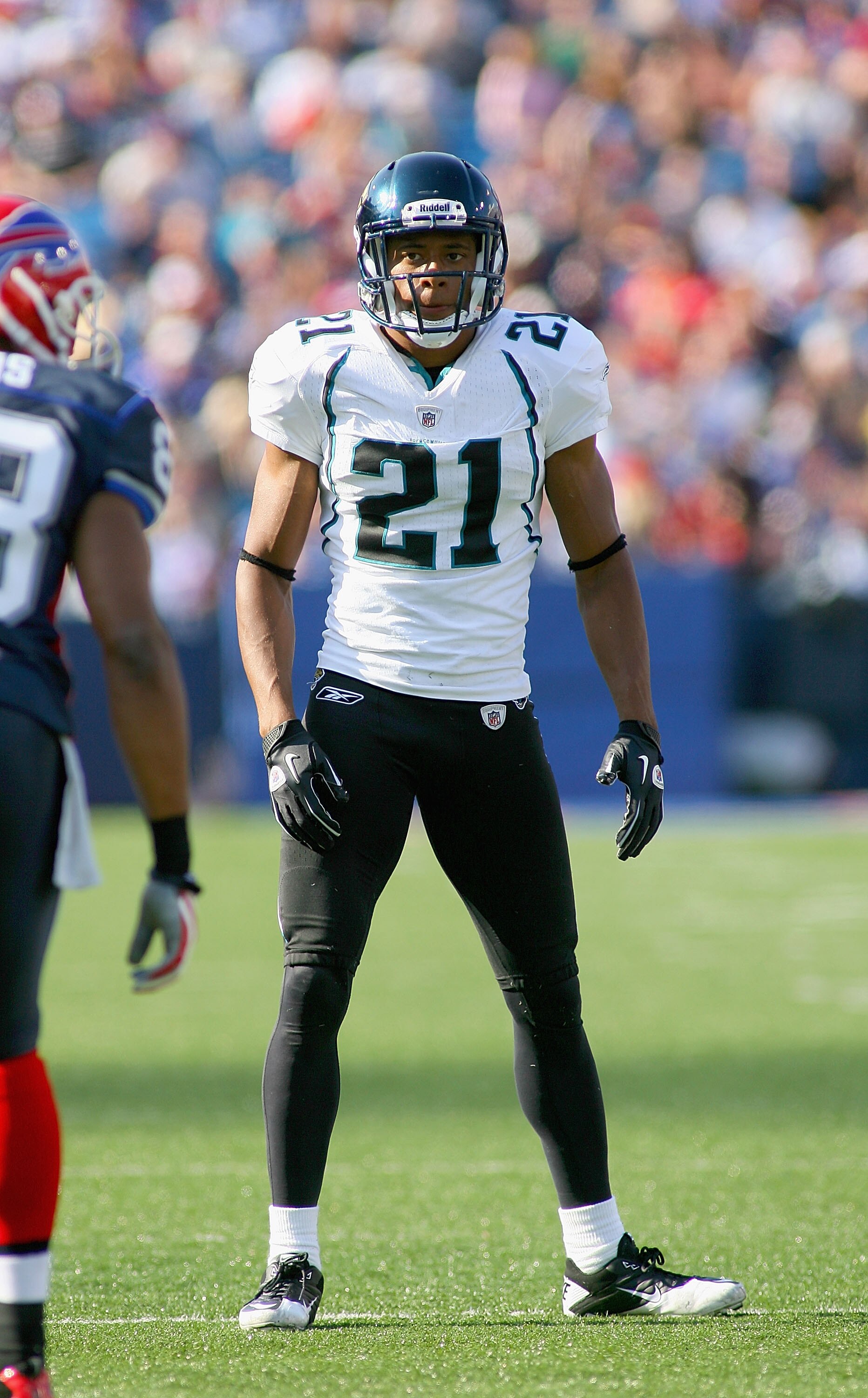 ORCHARD PARK, NY - OCTOBER 10: Derek Cox #21 the Jacksonville Jaguars lines up aginst the Buffalo Bills at Ralph Wilson Stadium on October 10, 2010 in Orchard Park, New York. Jacksonville won 36-26. (Photo by Rick Stewart/Getty Images)