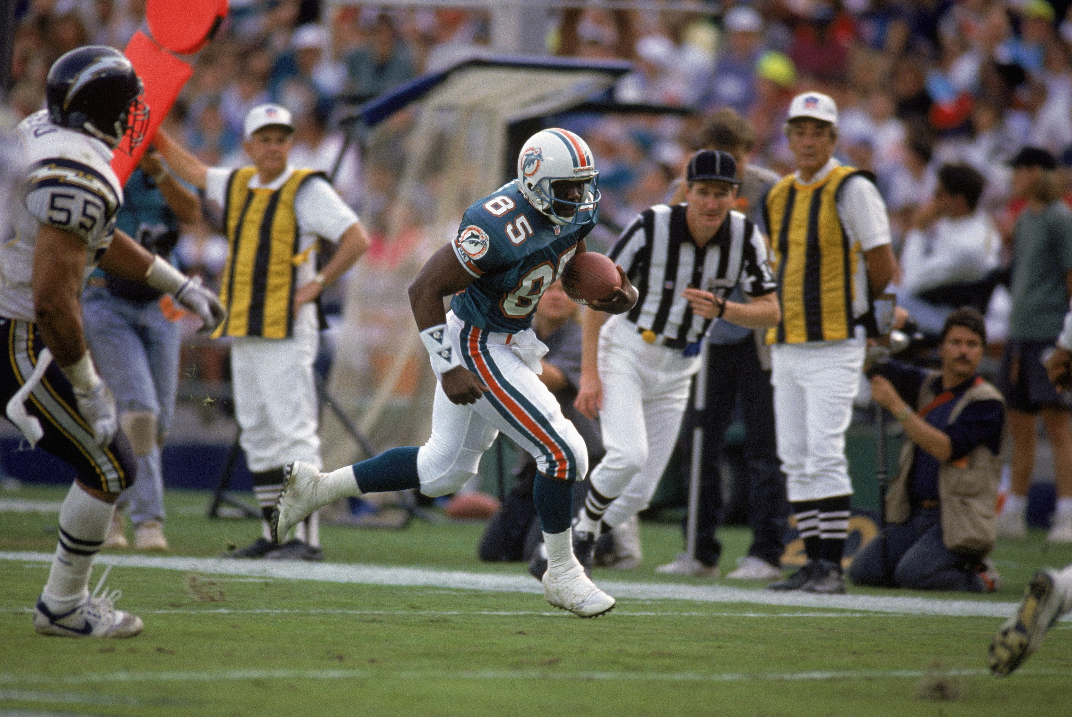 SAN DIEGO ?? DECEMBER 16:  Receiver Mark Duper #85 of the Miami Dolphins carries the ball against San Diego Chargers during the NFL game on December 16, 1991 at Jack Murphy Stadium in San Diego, California.  The Chargers defeated the Dolphins 38-30.  (Pho