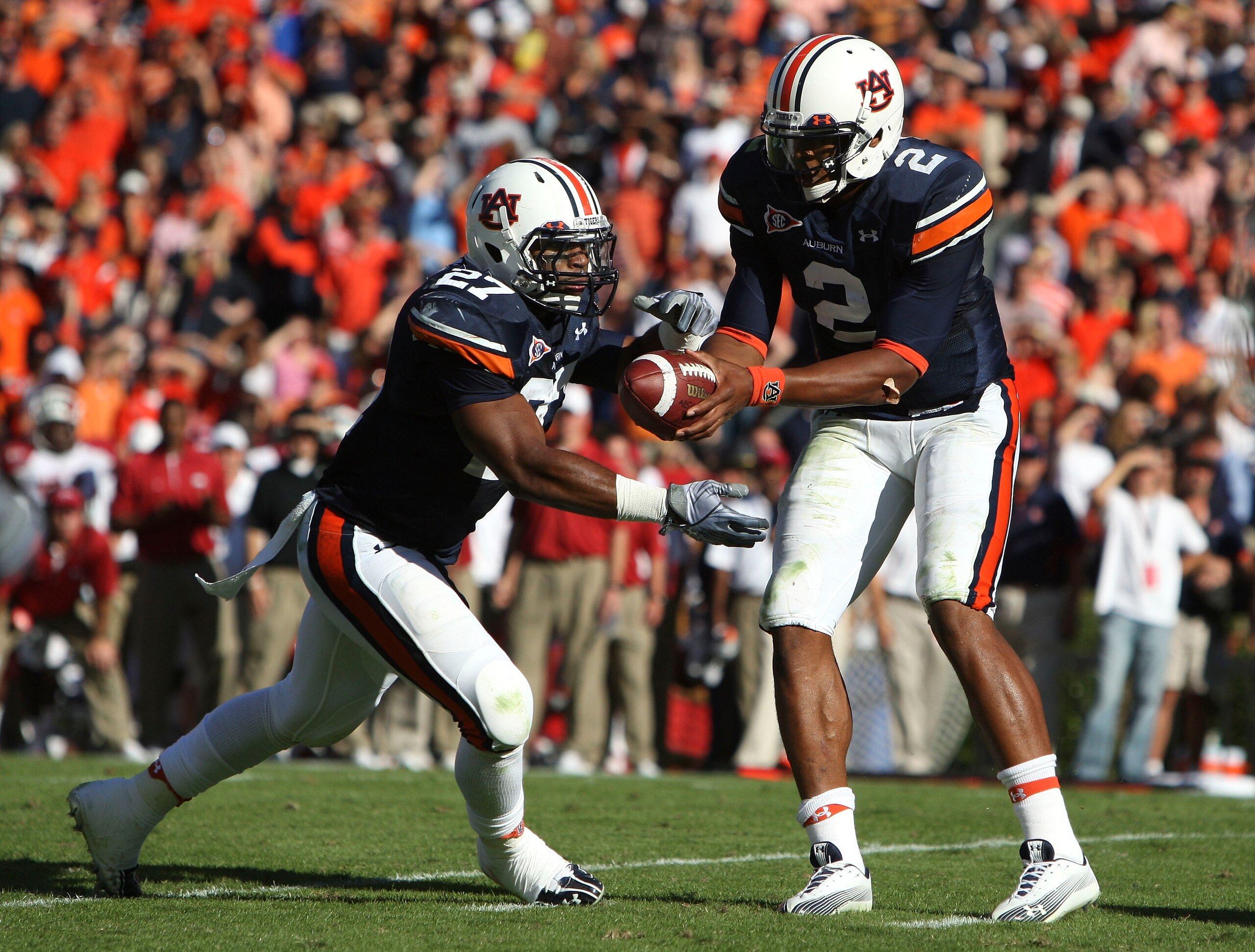 AUBURN - OCTOBER 16:  Quarterback Cam Newton #2 of the Auburn Tigers hands the ball to running back Mario Fannin #27 during the game against the Arkansas Razorbacks at Jordan-Hare Stadium on October 16, 2010 in Auburn, Alabama.  (Photo by Mike Zarrilli/Ge