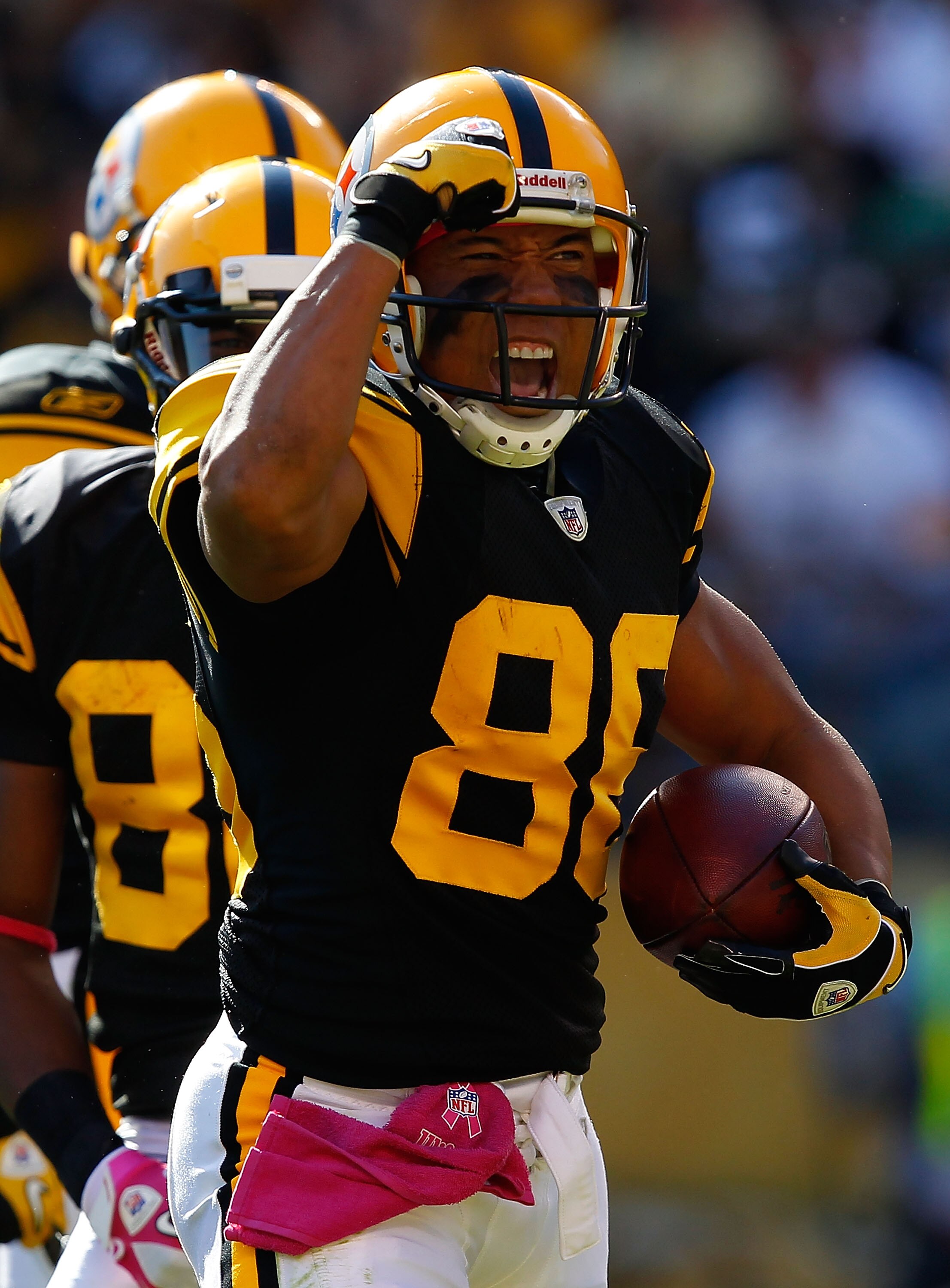 PITTSBURGH - OCTOBER 17:  Hines Ward #86 of the Pittsburgh Steelers celebrates after scoring a touchdown against the Cleveland Browns during the game on October 17, 2010 at Heinz Field in Pittsburgh, Pennsylvania.  (Photo by Jared Wickerham/Getty Images)