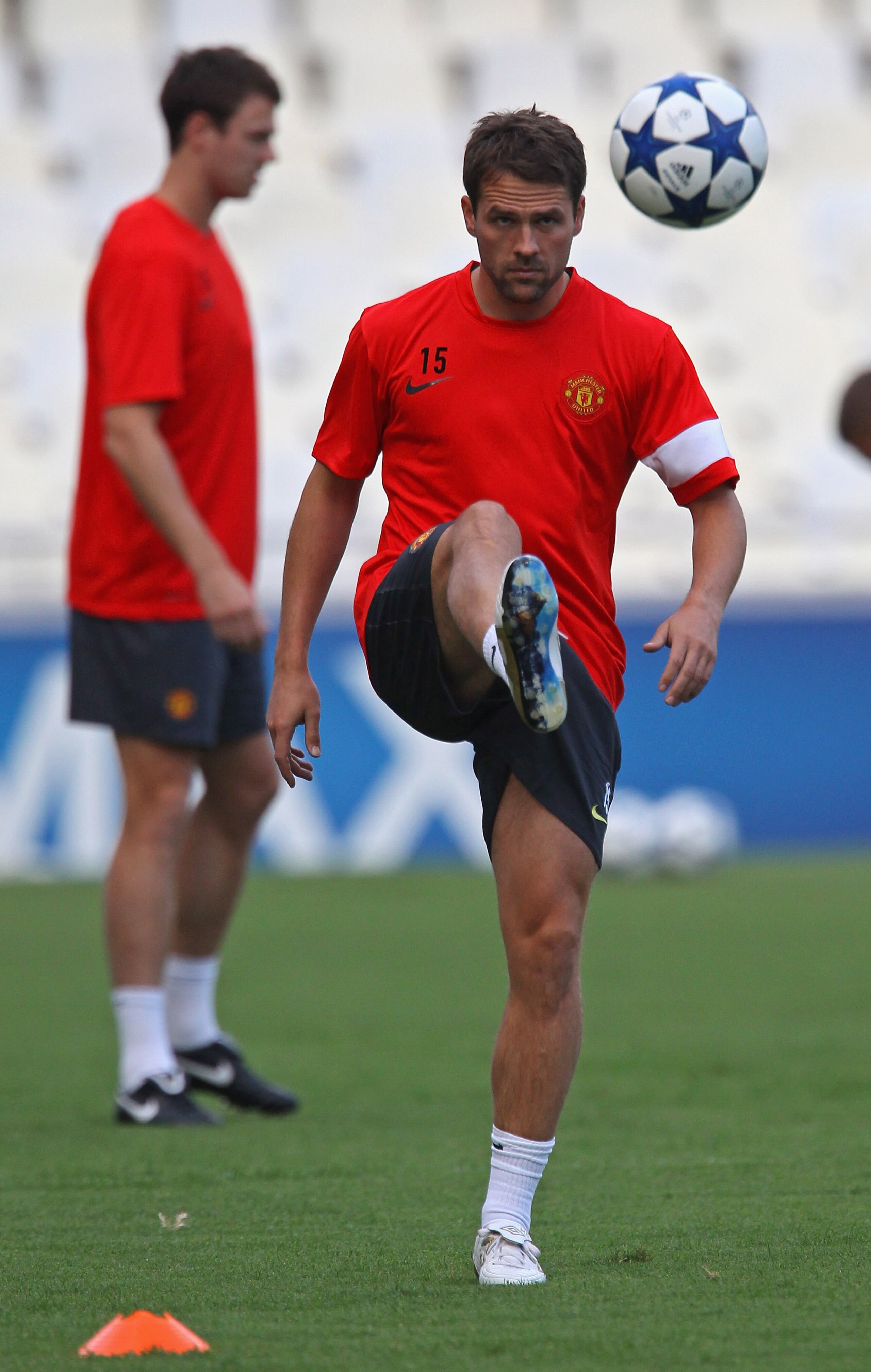 VALENCIA, SPAIN - SEPTEMBER 28:  Michael Owen of Manchester United controls the ball during a training session ahead of their UEFA Champions League Group C match against Valencia held at the Mestalla Stadium on September 28, 2010 in Valencia, Spain.  (Pho