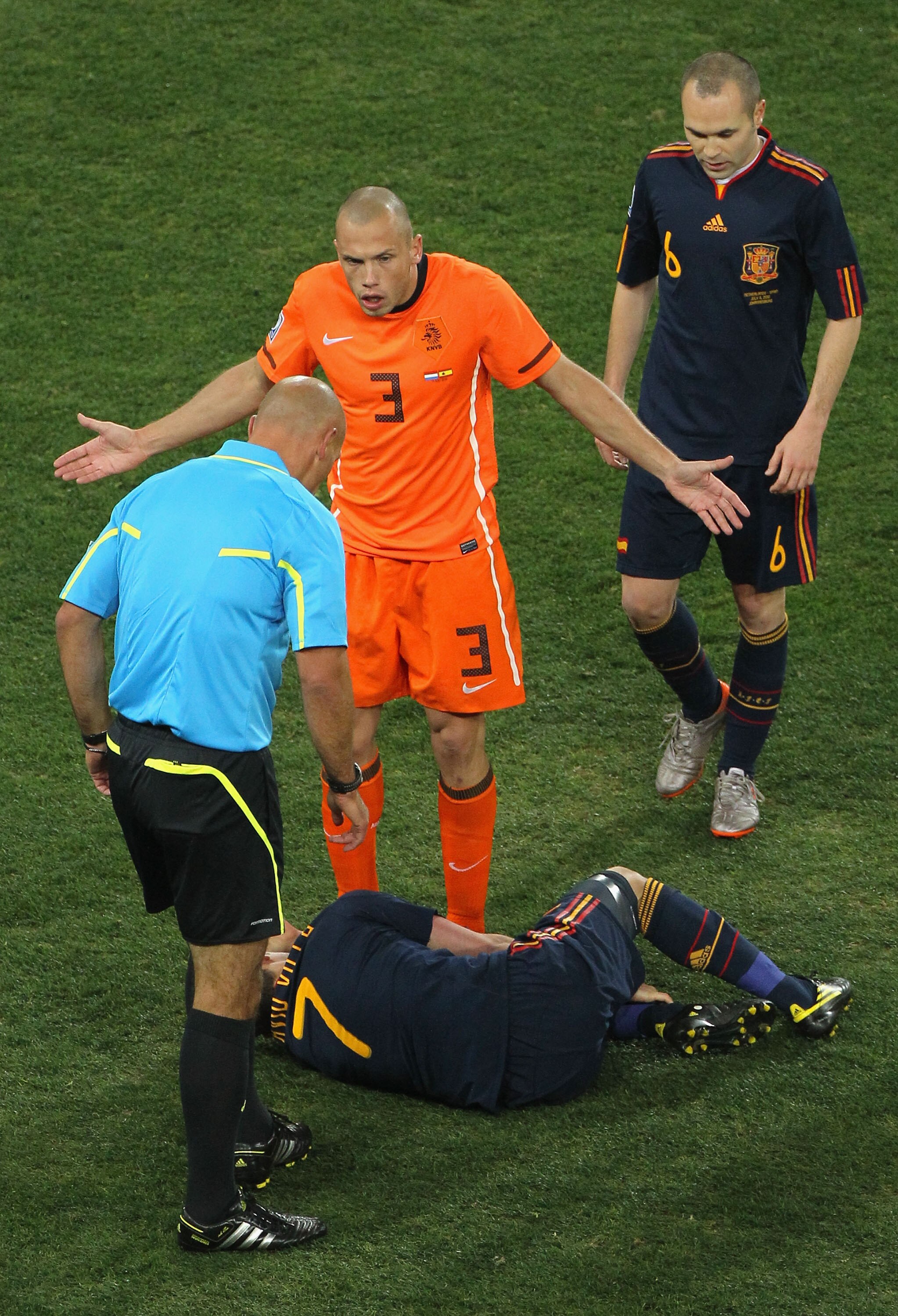 JOHANNESBURG, SOUTH AFRICA - JULY 11: John Heitinga of the Netherlands appeals to Referee Howard Webb following a tackle on David Villa of Spain during the 2010 FIFA World Cup South Africa Final match between Netherlands and Spain at Soccer City Stadium o