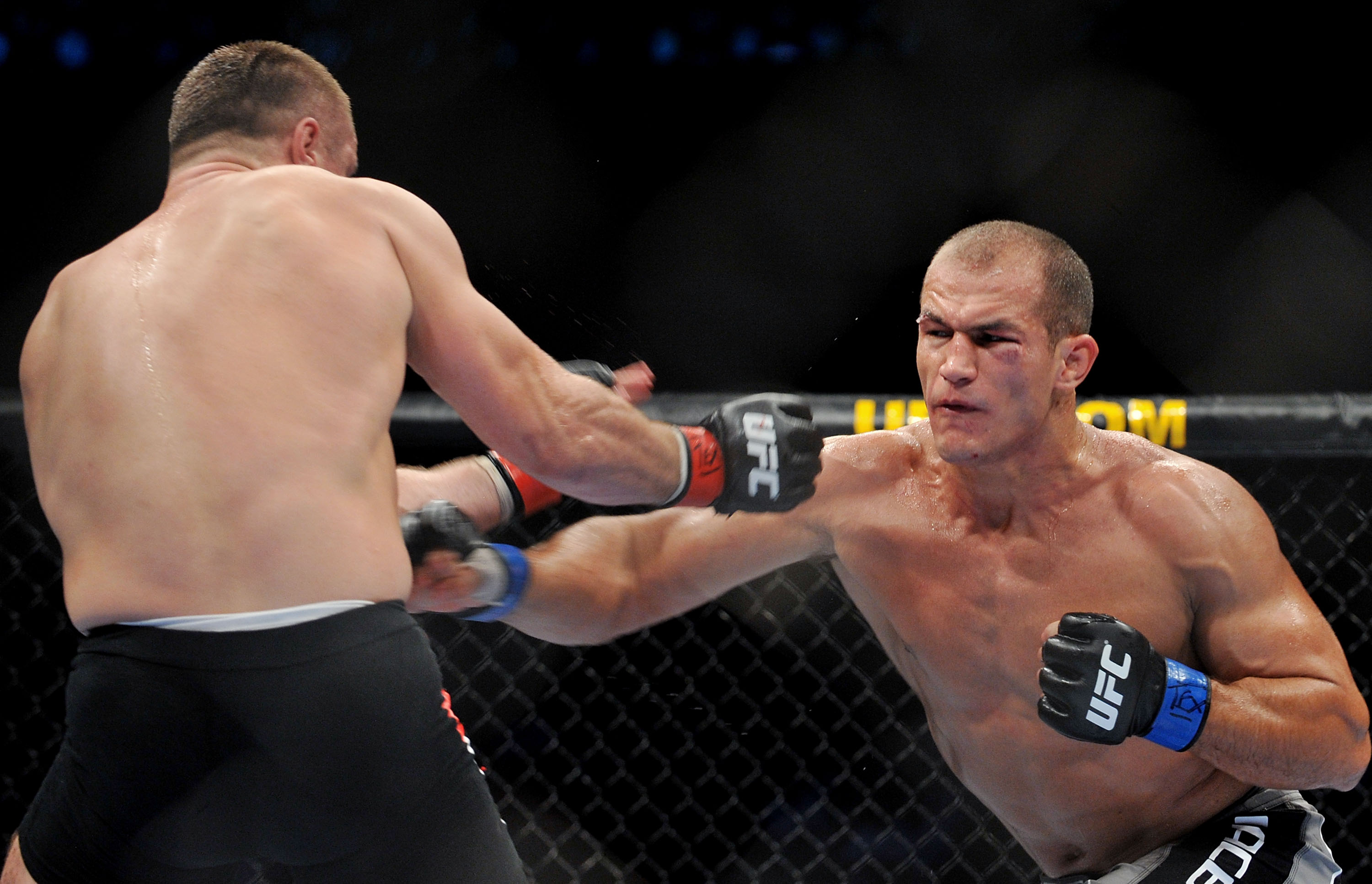 DALLAS - SEPTEMBER 19:  UFC fighter Junior Dos Santos (R) battles UFC fighter Mirko Cro Cop (L) during their Heavyweight bout at UFC 103: Franklin vs. Belfort at the American Airlines Center on September 19, 2009 in Dallas, Texas.  (Photo by Jon Kopaloff/