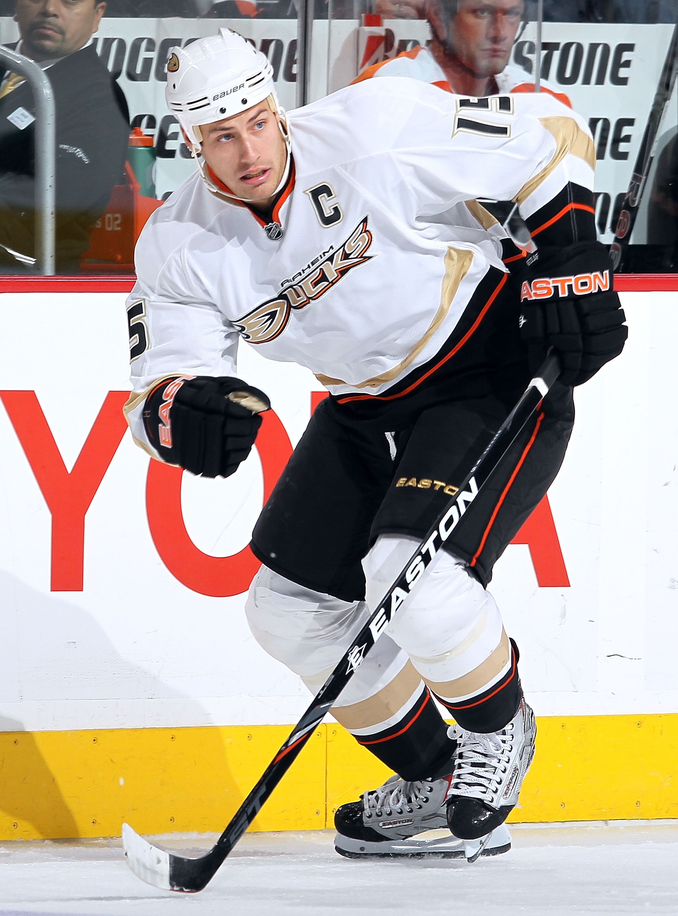 PHILADELPHIA - OCTOBER 21:  Ryan Getzlaf #15 of the Anaheim Ducks skates against the Philadelphia Flyers on October 21, 2010 at Wells Fargo Center in Philadelphia, Pennsylvania. Anaheim defeated the Flyers 3-2.  (Photo by Jim McIsaac/Getty Images)