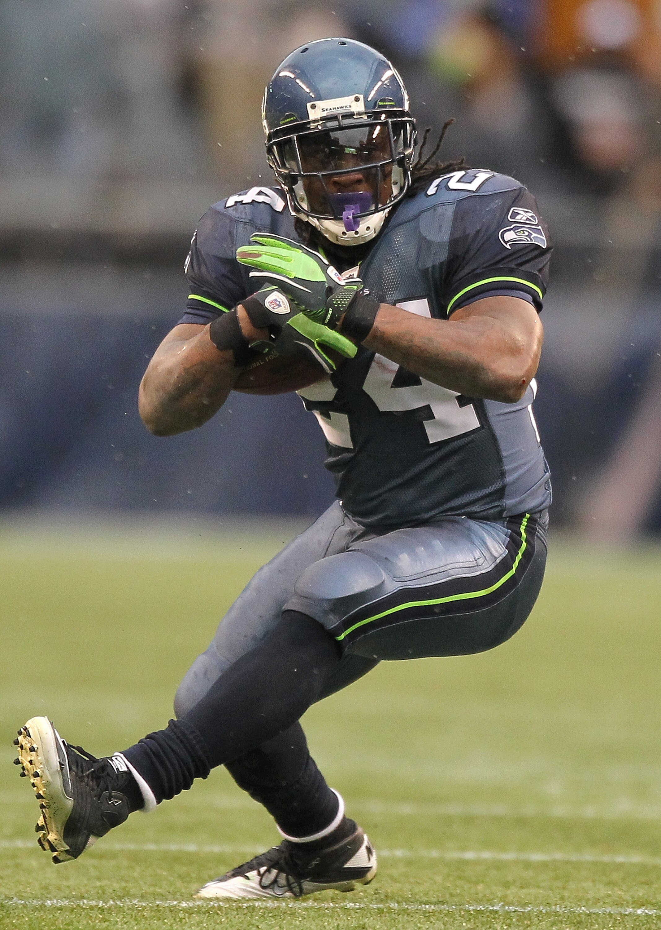 SEATTLE - OCTOBER 24:  Running back Marshawn Lynch #24 of the Seattle Seahawks rushes against the Arizona Cardinals at Qwest Field on October 24, 2010 in Seattle, Washington. The Seahawks defeated the Cardinals 22-10. (Photo by Otto Greule Jr/Getty Images