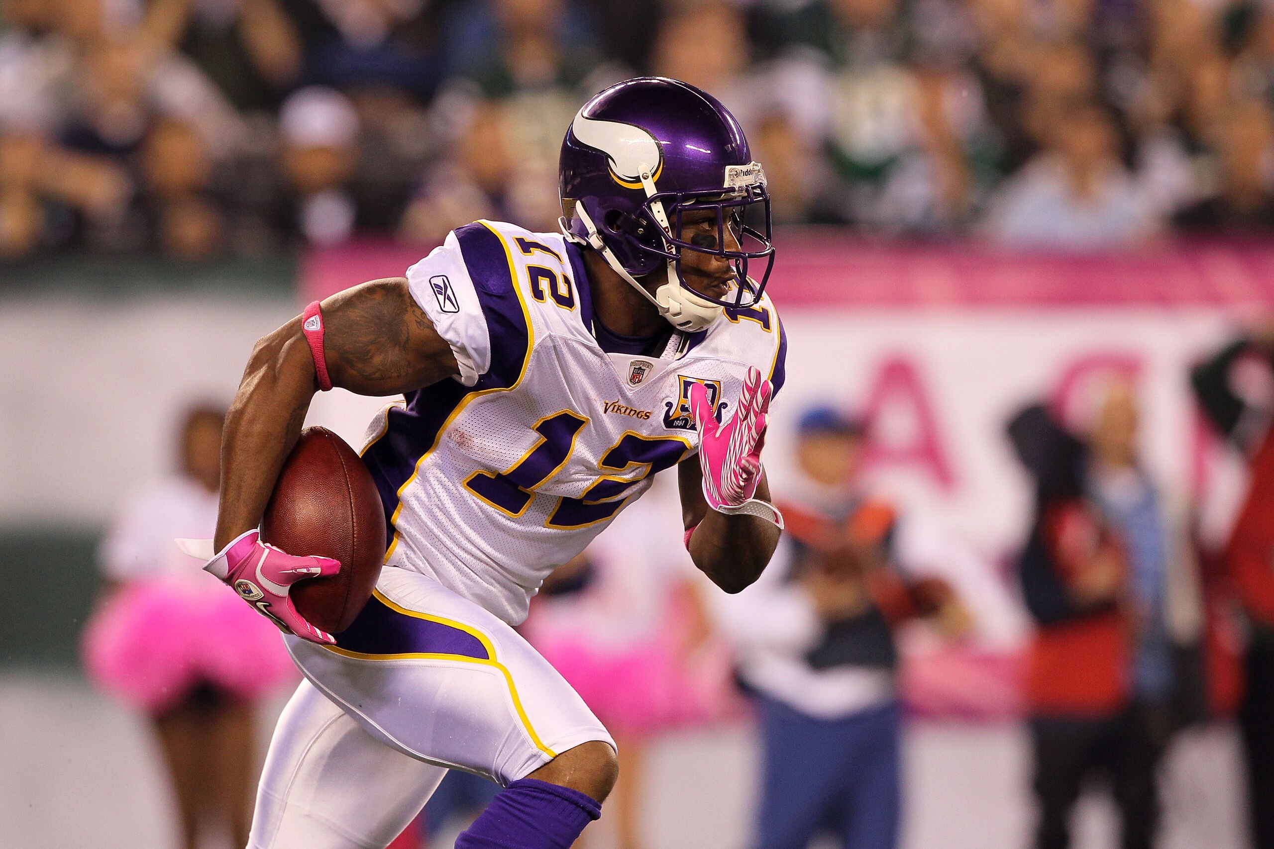 EAST RUTHERFORD, NJ - OCTOBER 11:  Percy Harvin #12 of the Minnesota Vikings returns a kick against the New York Jets at New Meadowlands Stadium on October 11, 2010 in East Rutherford, New Jersey. The Jets won 29-20. (Photo by Jim McIsaac/Getty Images)