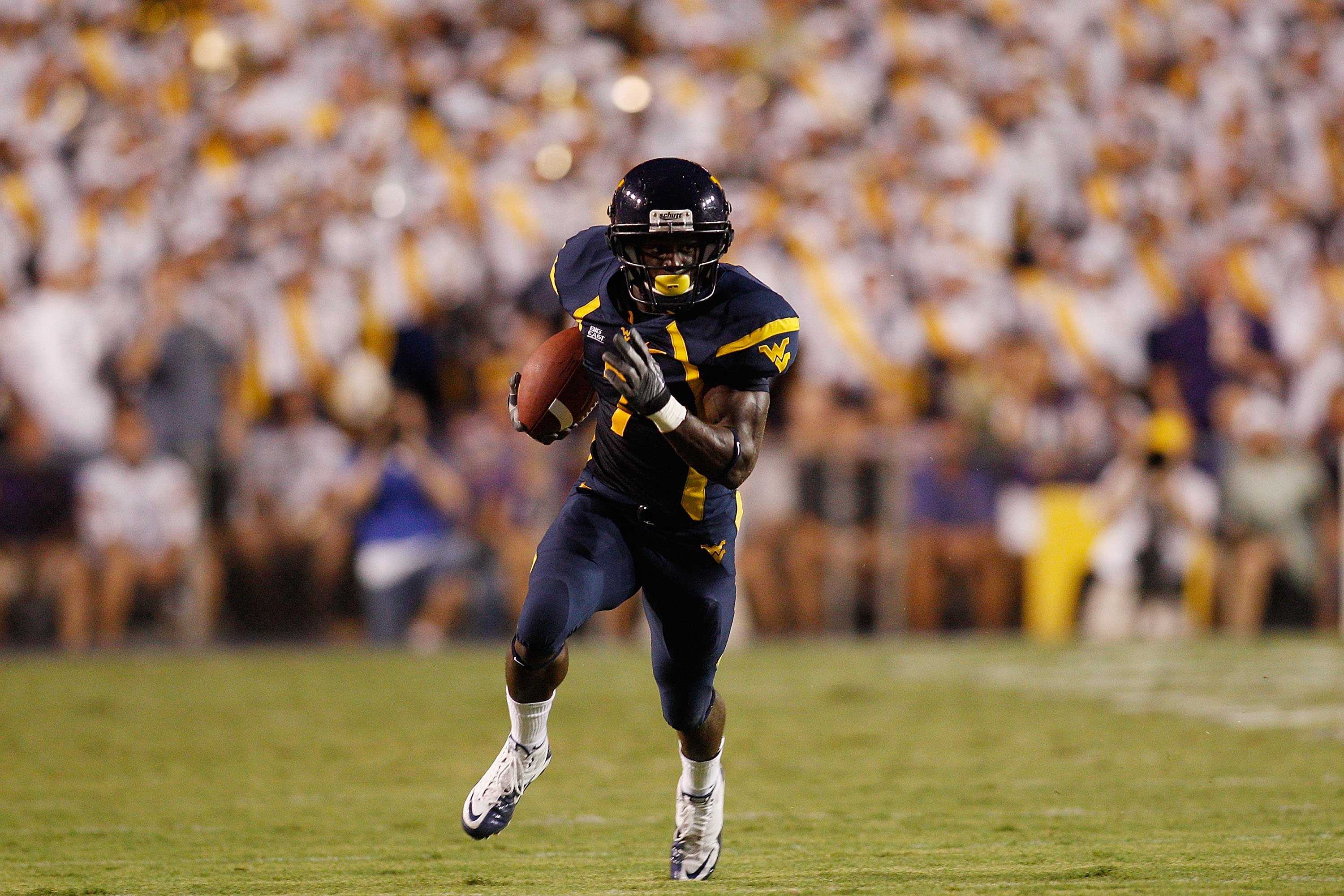 BATON ROUGE, LA - SEPTEMBER 25:  Quarterback Geno Smith #12 of the West Virginia Mountaineers in action against the Louisiana State University Tigers at Tiger Stadium on September 25, 2010 in Baton Rouge, Louisiana.  (Photo by Chris Graythen/Getty Images)