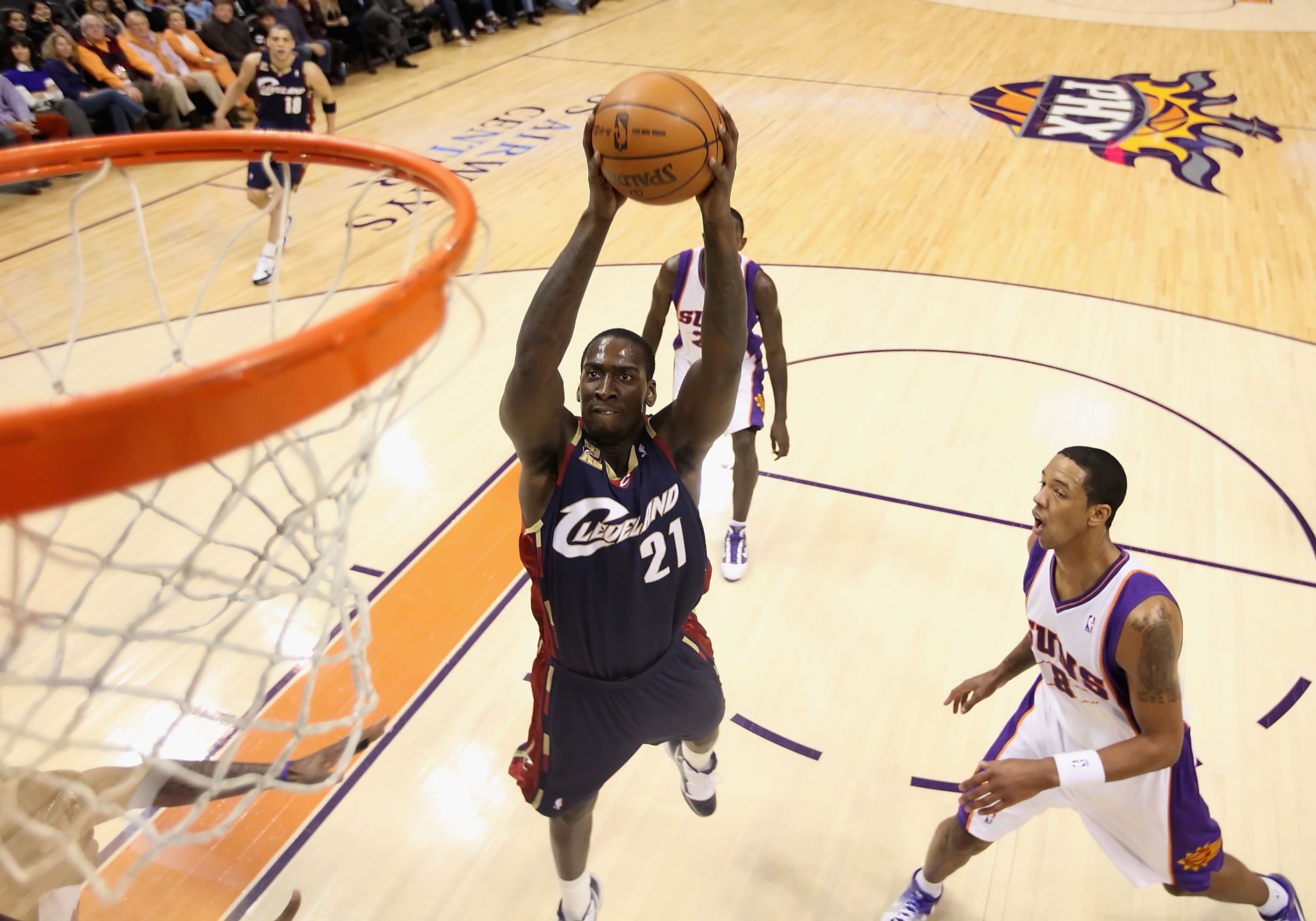 PHOENIX - DECEMBER 21:  J.J. Hickson #21 of the Cleveland Cavaliers puts up a shot over Channing Frye #8 of the Phoenix Suns during the NBA game at US Airways Center on December 21, 2009 in Phoenix, Arizona. The Cavaliers defeated the Suns 109-91.  NOTE T