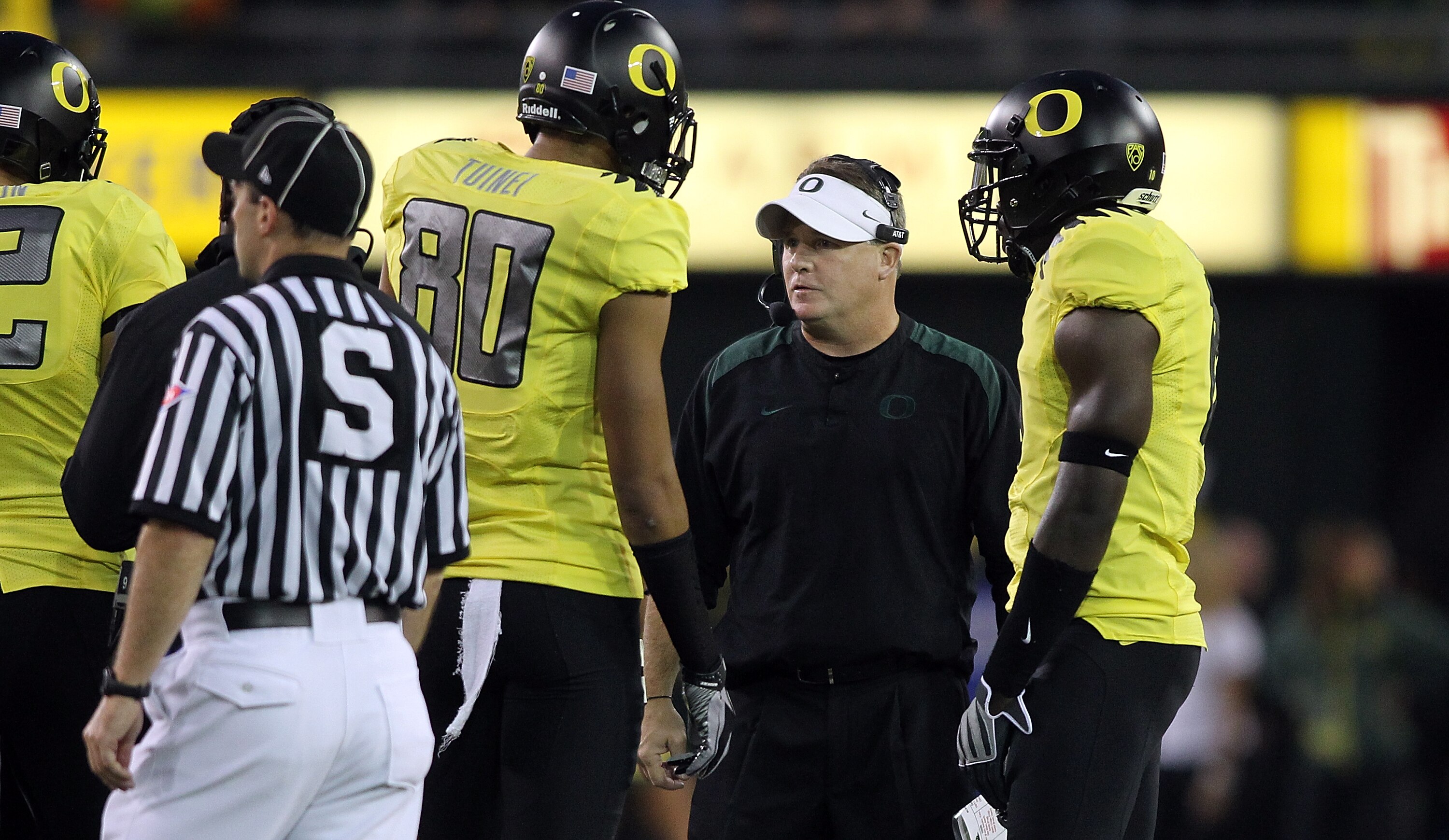 EUGENE, OR - OCTOBER 21: Head Coach Chip Kelly of the Oregon Ducks talks to players duringa atimeout agaist the UCLA Bruins on October 21, 2010 at the Autzen Stadium in Eugene, Oregon. (Photo by Jonathan Ferrey/Getty Images) EUGENE, OR - OCTOBER 21: Head Coach Chip Kelly of the Oregon Ducks talks to players duringa atimeout agaist the UCLA Bruins on October 21, 2010 at the Autzen Stadium in Eugene, Oregon. (Photo by Jonathan Ferrey/Getty Images)