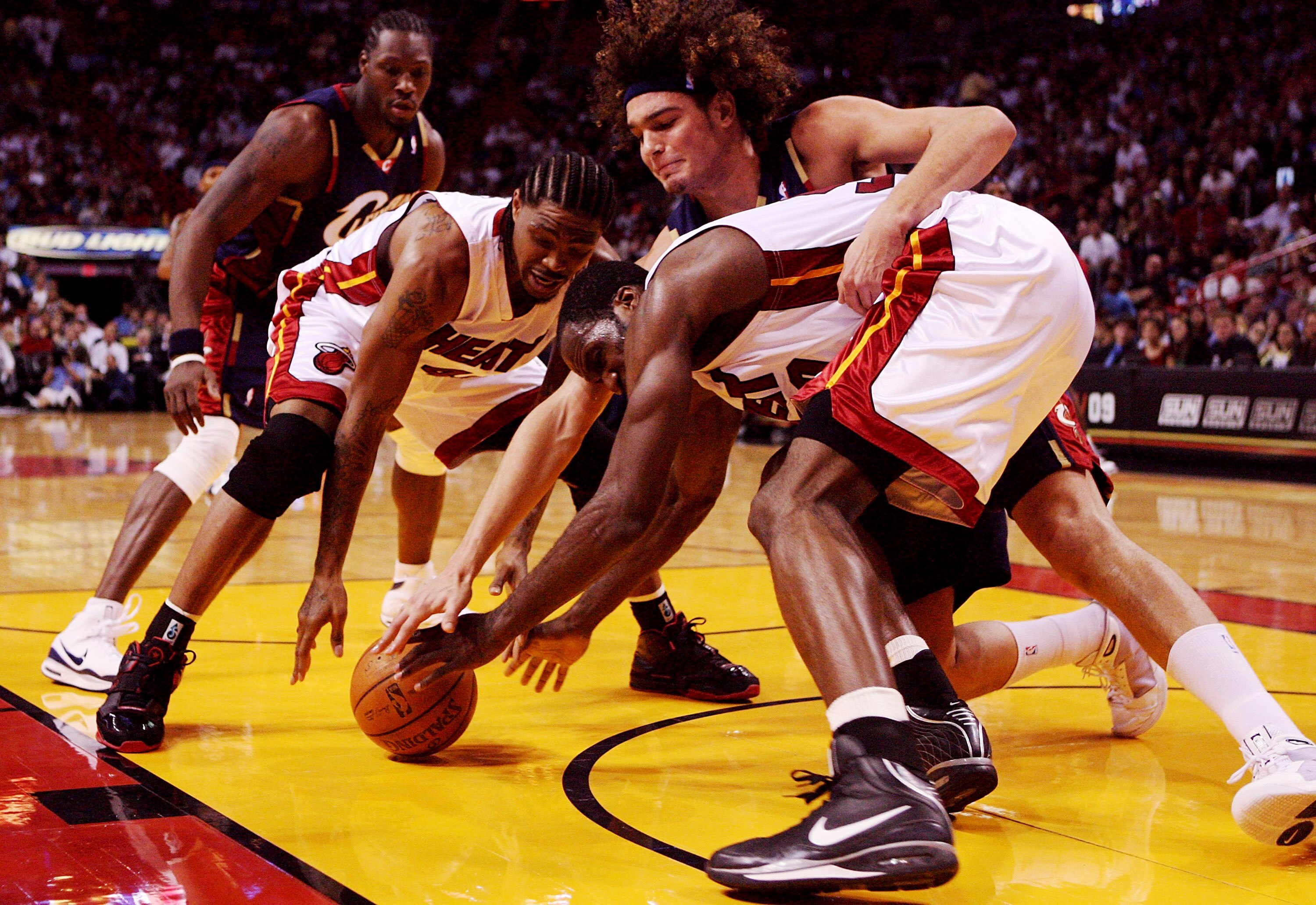 MIAMI - DECEMBER 30:  Anderson Varejao #17 of the Cleveland Cavaliers battles for the ball with Udonis Haslem #40 and Joel Anthony #50 of the Miami Heat at American Airlines Arena on December 30, 2008 in Miami, Florida. NOTE TO USER: User expressly acknow