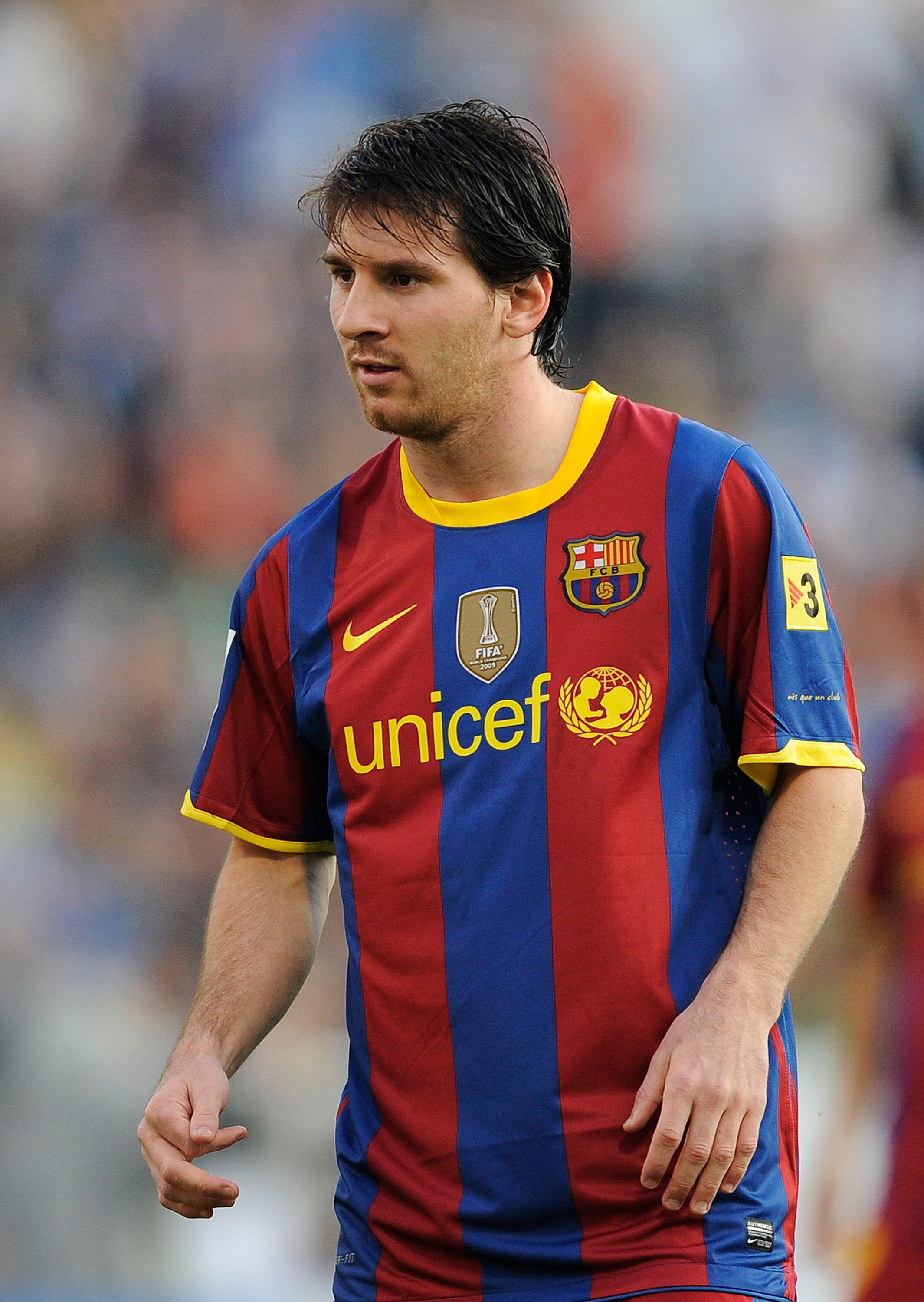 ZARAGOZA, SPAIN - OCTOBER 23:  Lionel Messi of Barcelona looks on during the La Liga match between Real Zaragoza and Barcelona at La Romareda on October 23, 2010 in Zaragoza, Spain. Barcelona won the match 2-0.  (Photo by David Ramos/Getty Images)