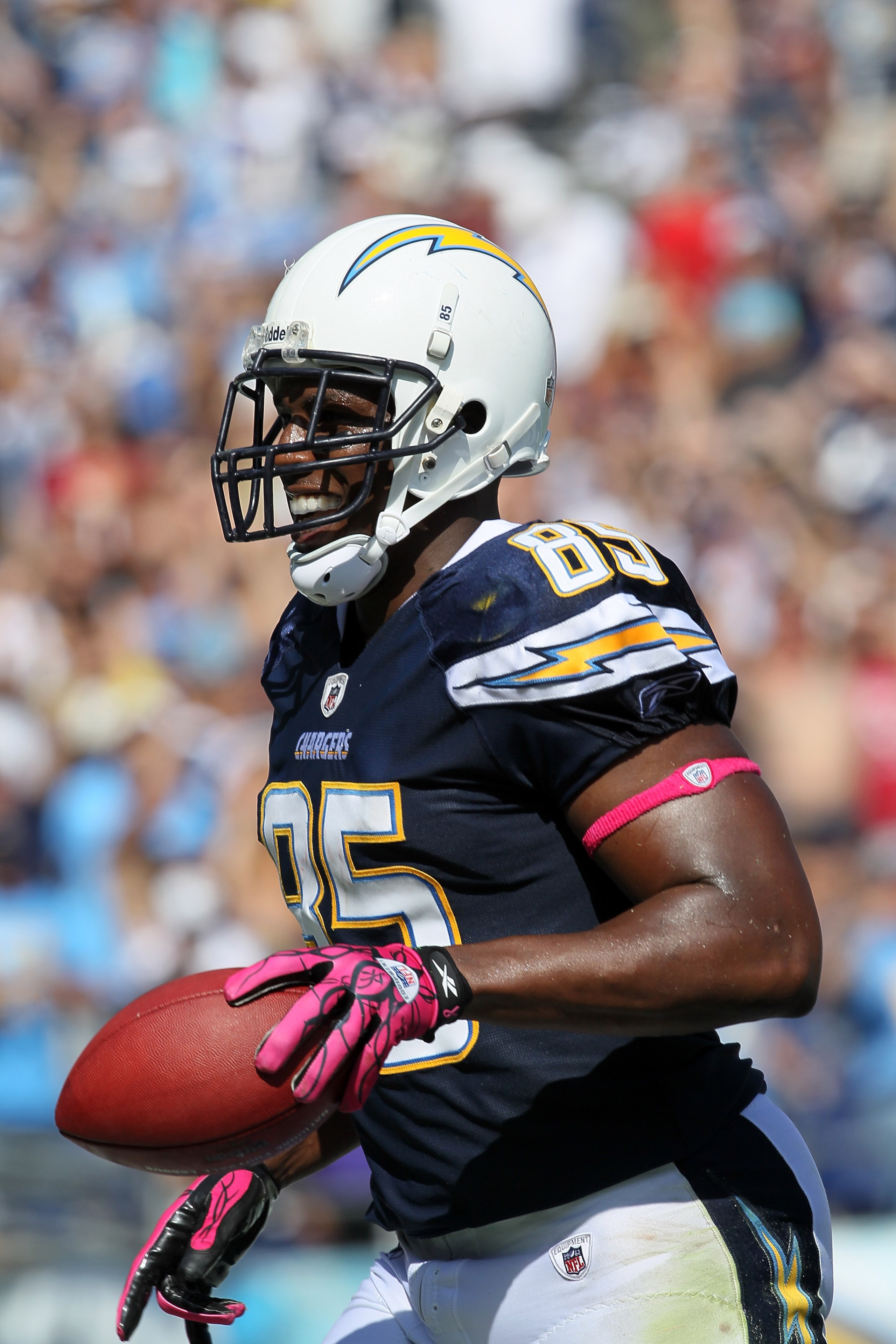SAN DIEGO - OCTOBER 03:  Tight end Antonio Gates #85 of the San Diego Chargers celebrates after catching a 26 yard touchdown pass in the second quarter against the Arizona Cardinals at Qualcomm Stadium on October 3, 2010 in San Diego, California.  (Photo