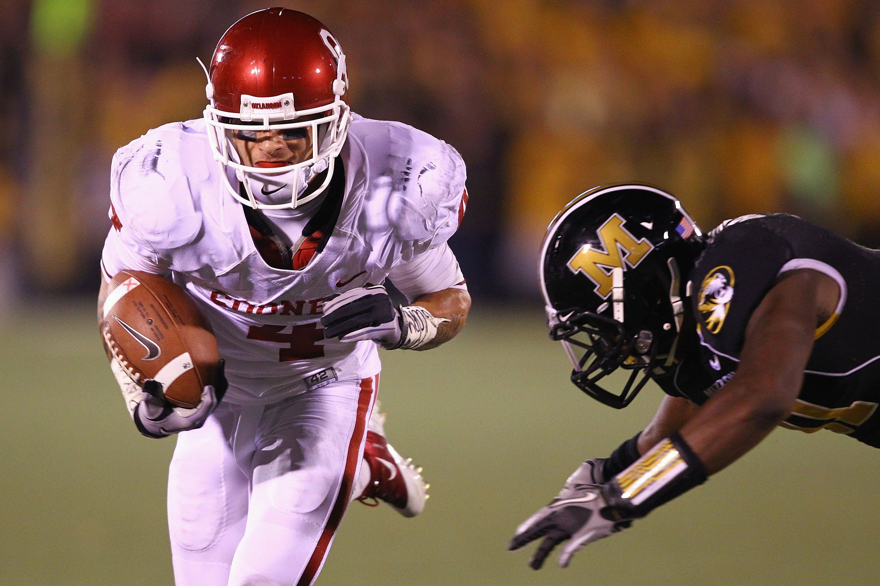 COLUMBIA, MISSOURI - OCTOBER 23: Kenny Stills #4 of the Oklahoma Sooners gets past Jarrell Harrison #11 of the Missouri Tigers at Faurot Field/Memorial Stadium on October 23, 2010 in Columbia, Missouri.  (Photo by Dilip Vishwanat/Getty Images)