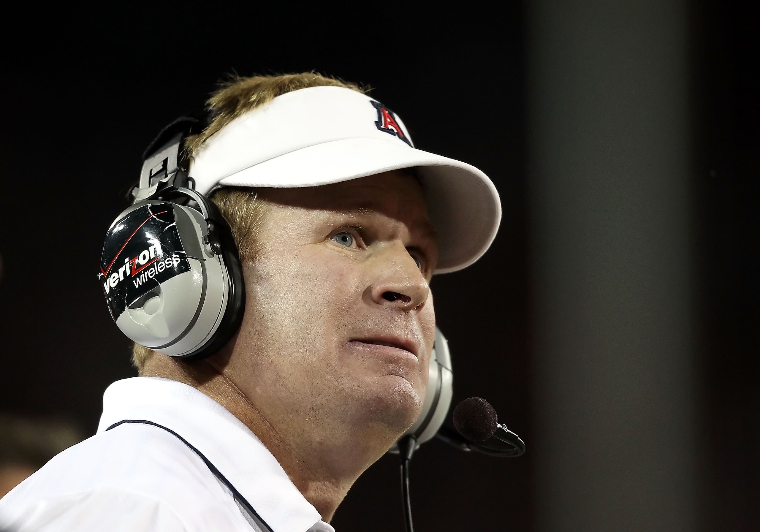 TUCSON, AZ - OCTOBER 23:  Head coach Mike Stoops of the Arizona Wildcats watches from the sidelines during the college football game against the Washington Huskies at Arizona Stadium on October 23, 2010 in Tucson, Arizona.  (Photo by Christian Petersen/Ge