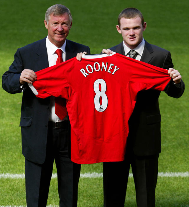 Manchester United's Sir Alex Ferguson signs Wayne Rooney (Picture)