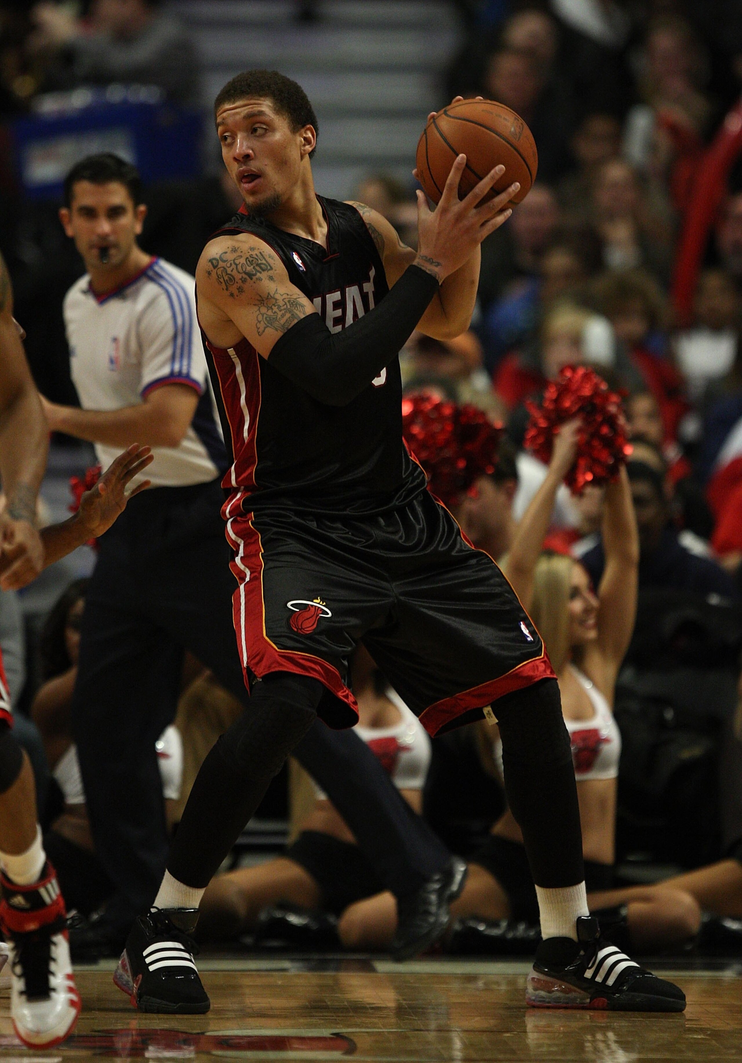 CHICAGO - FEBRUARY 12: Michael Beasley #30 of the Miami Heat looks to pass against the Chicago Bulls on February 12, 2009 at the United Center in Chicago, Illinois. The Heat defeated the Bulls 95-93. NOTE TO USER: User expressly acknowledges and agreees t