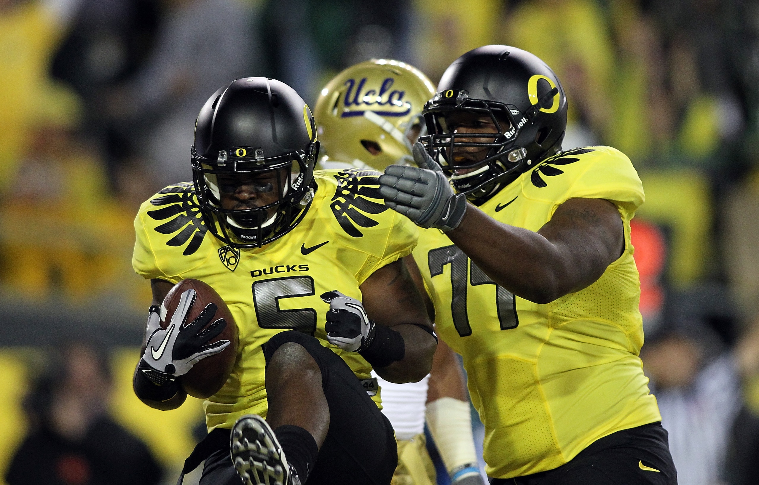 EUGENE, OR - OCTOBER 21:  Remene Alston Jr. #5 of the Oregon Ducks celebrates scoring a touchdown wth teammate Darrion Weems #74 against the UCLA Bruins  on October 21, 2010 at the Autzen Stadium in Eugene, Oregon.  (Photo by Jonathan Ferrey/Getty Images)