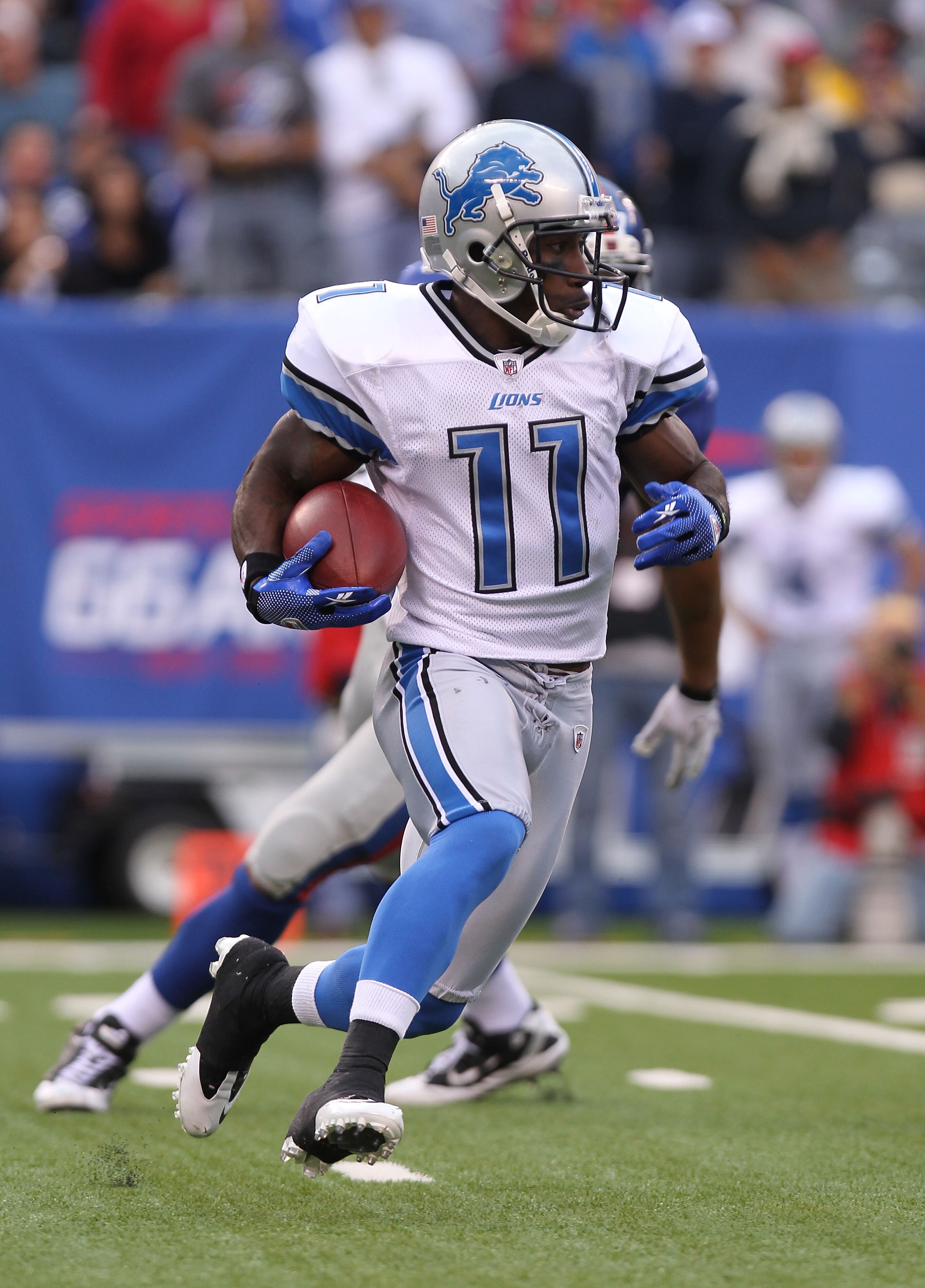 EAST RUTHERFORD, NJ - OCTOBER 17:  Stefan Logan #11 of the Detroit Lions rushes against the New York Giants at New Meadowlands Stadium on October 17, 2010 in East Rutherford, New Jersey.  (Photo by Nick Laham/Getty Images)