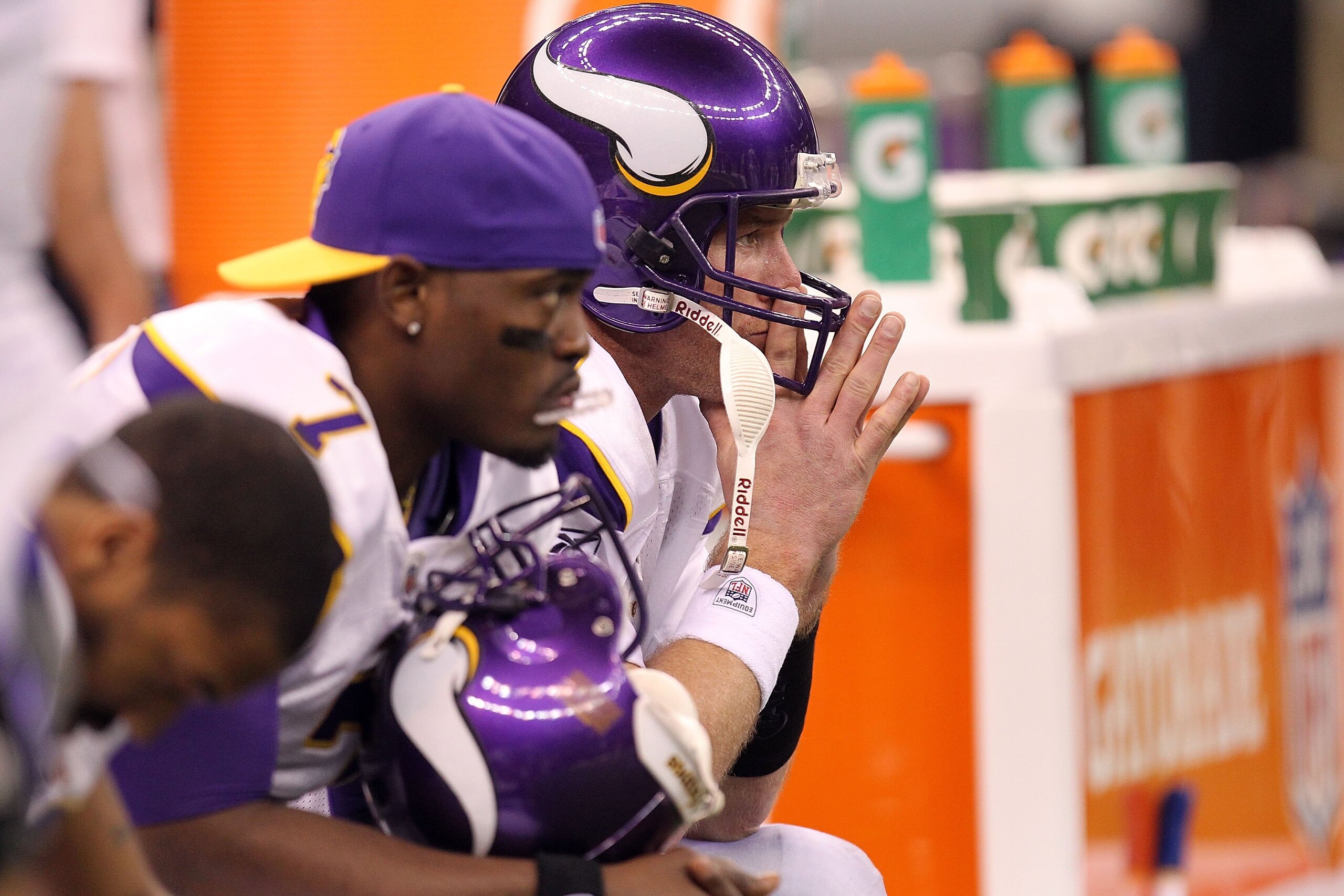 NEW ORLEANS - JANUARY 24:  Brett Favre #4 (C) and Tavaris Jackson #7 of the Minnesota Vikings look on dejected from the bench late in the game against the New Orleans Saints during the NFC Championship Game at the Louisiana Superdome on January 24, 2010 i