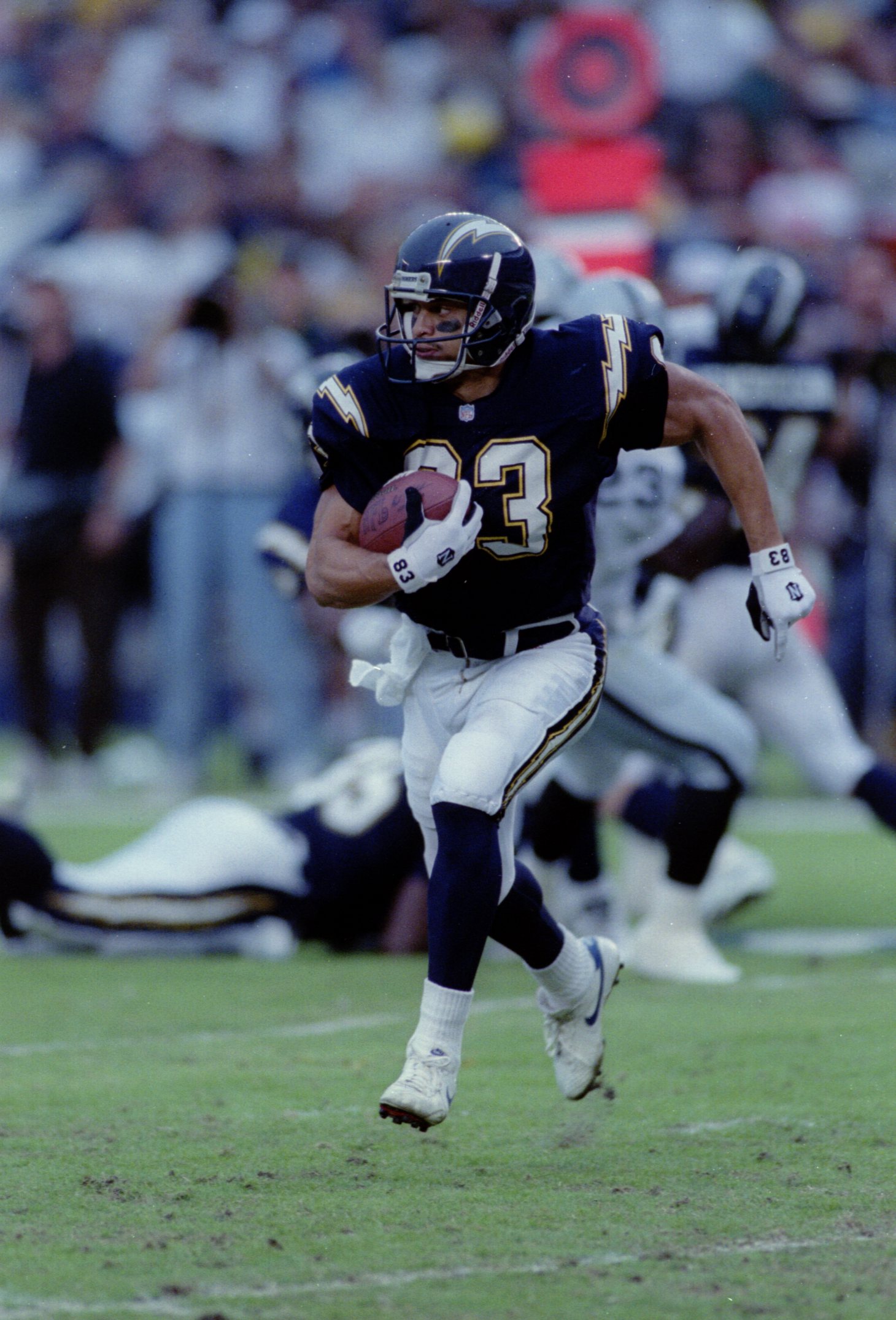21 Nov 1993: SAN DIEGO CHARGERS WIDE RECEIVER ANTHONY MILLER CARRIES THE BALL IN HIS TEAMS 12-7 LOSS TO THE LOS ANGELES RAIDERS IN SAN DIEGO.