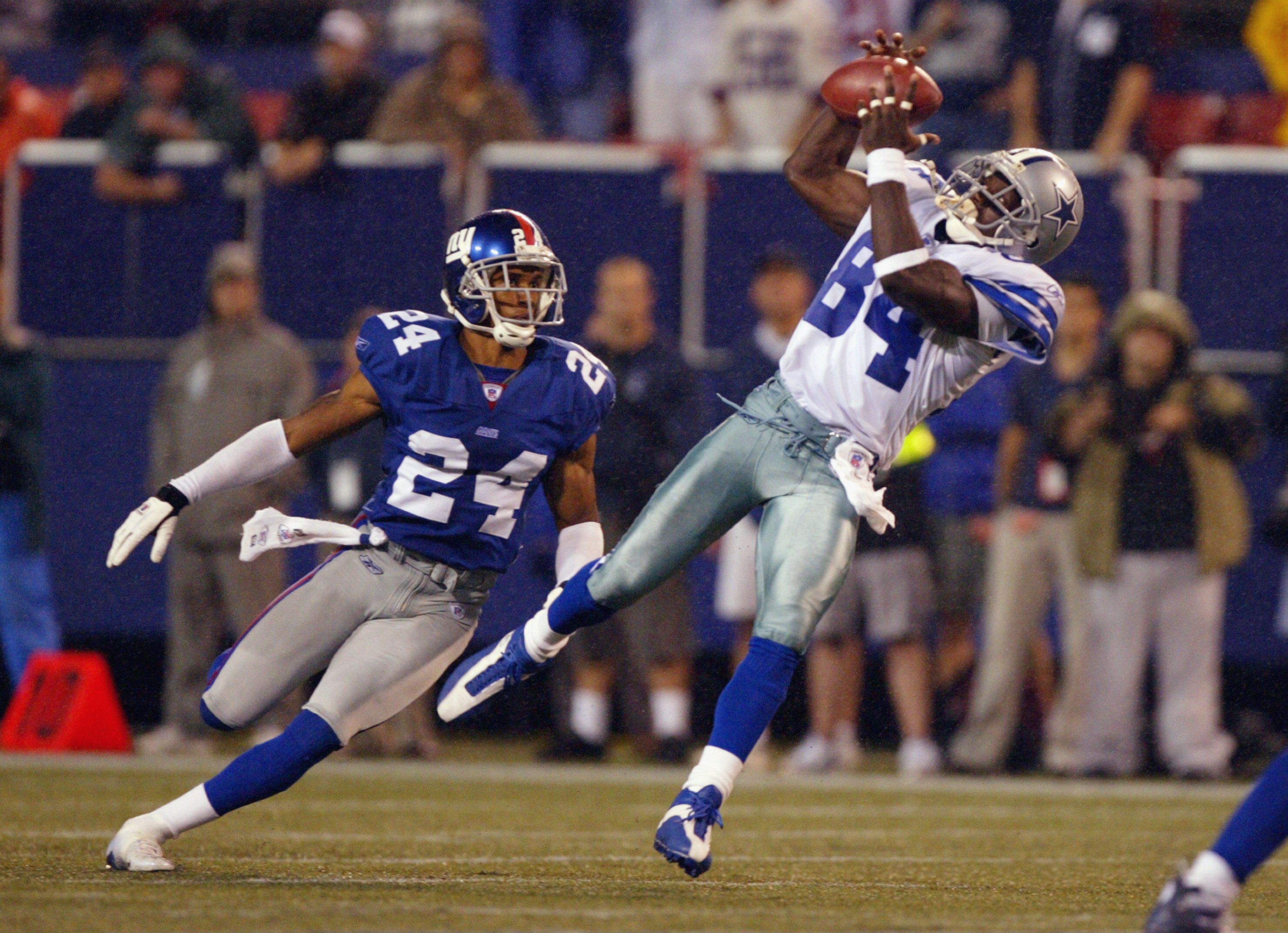 EAST RUTHERFORD, NJ - SEPTEMBER 15:  Wide receiver Joey Galloway #84 of the Dallas Cowboys pulls in a reception during the NFL game against the New York Giants on September 15, 2003 at Giant Stadium in East Rutherford, New Jersey.  The Cowboys defeated th