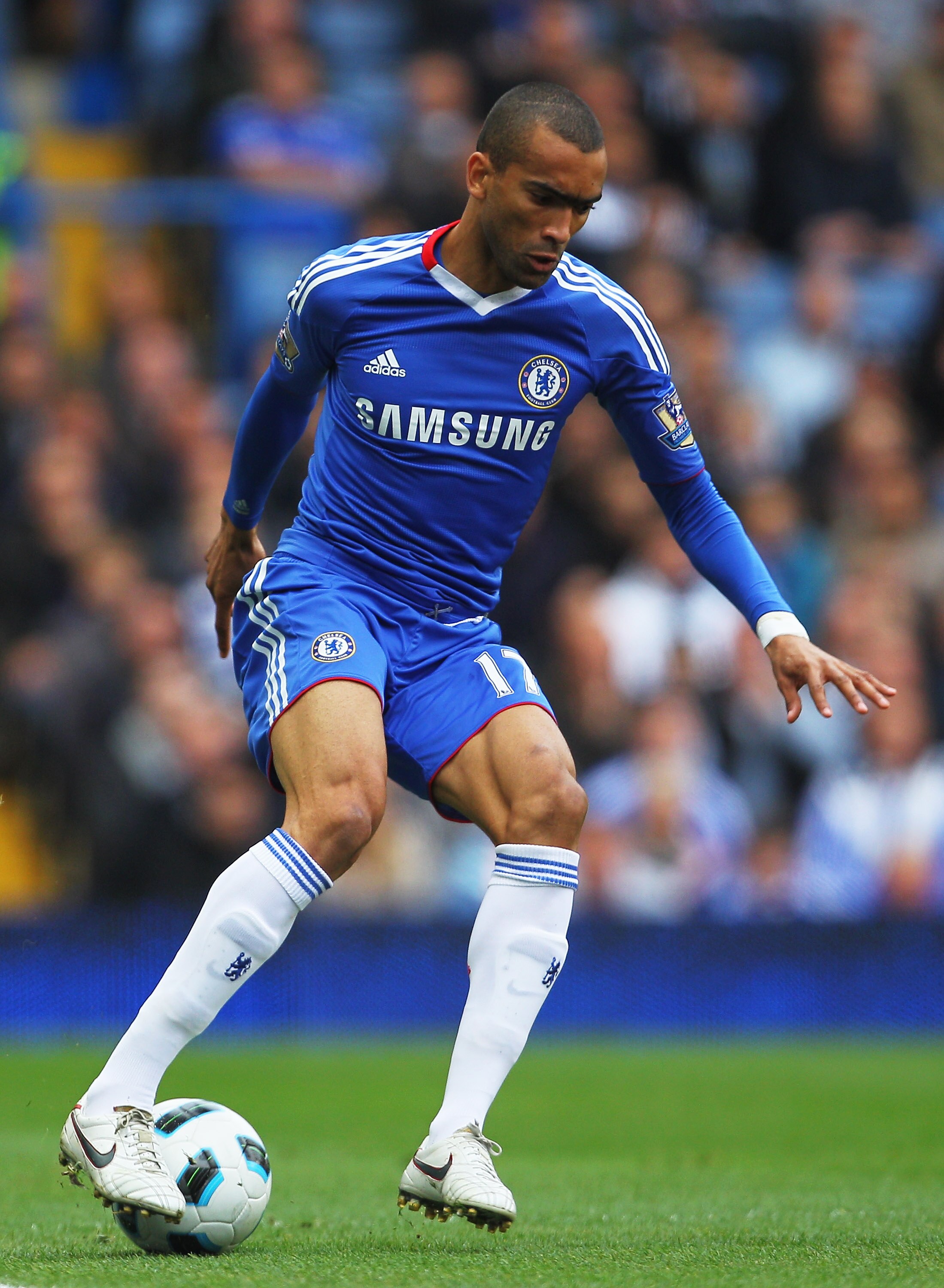 LONDON, ENGLAND - OCTOBER 23: Jose Bosingwa of Chelsea in action during the Barclays Premier League match between Chelsea and Wolverhampton Wanderers at Stamford Bridge on October 23, 2010 in London, England. (Photo by Clive Rose/Getty Images) LONDON, ENGLAND - OCTOBER 23: Jose Bosingwa of Chelsea in action during the Barclays Premier League match between Chelsea and Wolverhampton Wanderers at Stamford Bridge on October 23, 2010 in London, England. (Photo by Clive Rose/Getty Images)