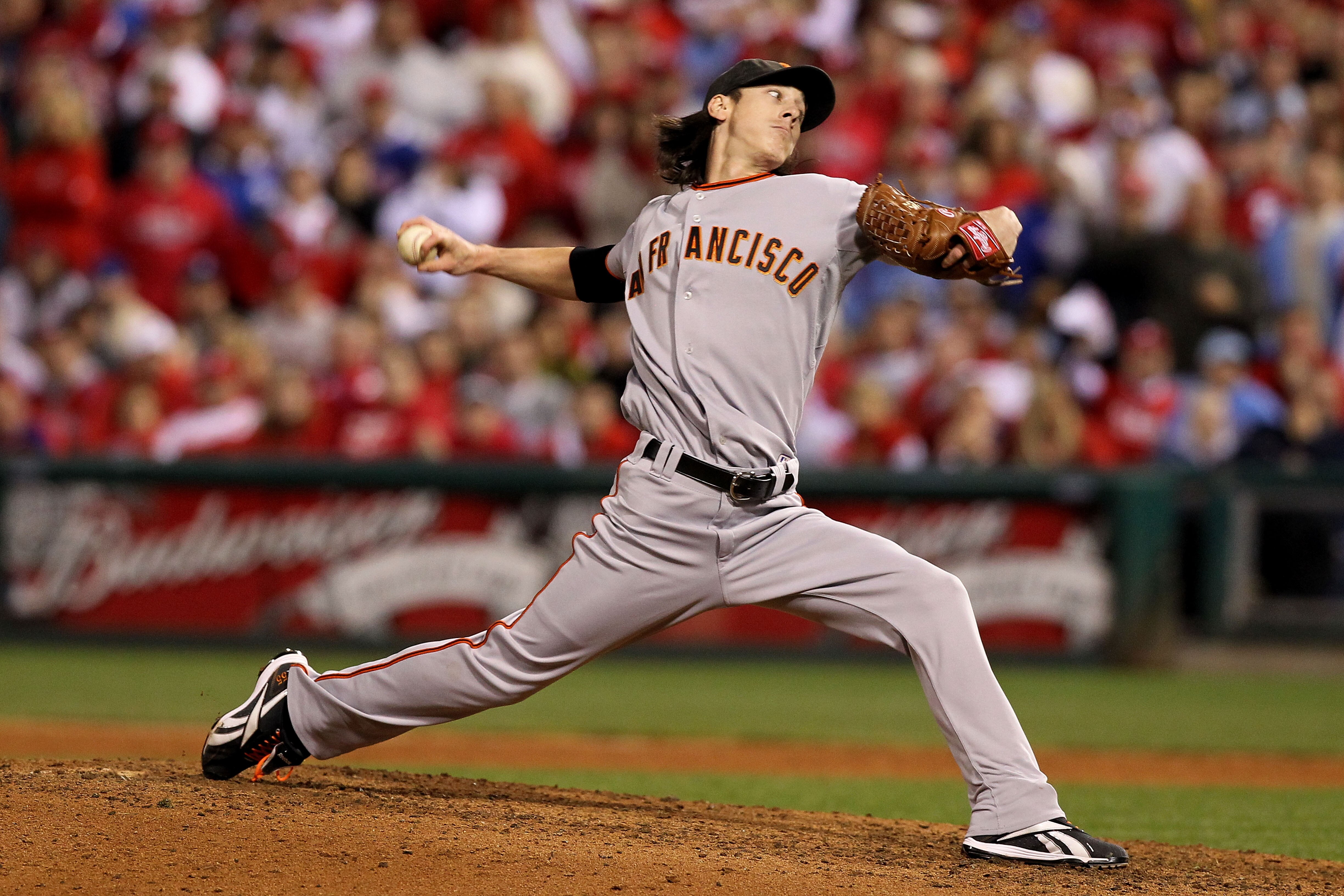PHILADELPHIA - OCTOBER 23:  Tim Lincecum #55 of the San Francisco Giants pitches against the Philadelphia Phillies in Game Six of the NLCS during the 2010 MLB Playoffs at Citizens Bank Park on October 23, 2010 in Philadelphia, Pennsylvania.  (Photo by Al