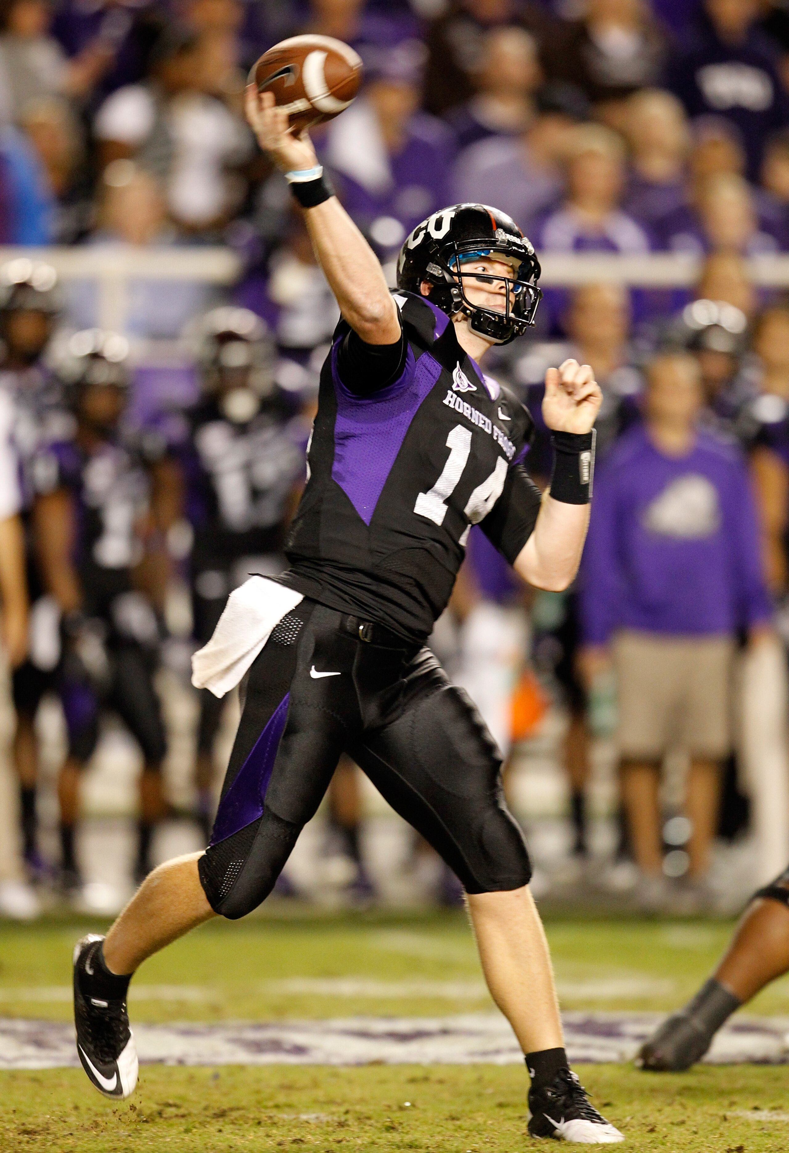 FORT WORTH, TX - OCTOBER 23:  Quarterback Andy Dalton #14 of the TCU Horned Frogs passes the ball against the Air Force Falcons at Amon G. Carter Stadium on October 23, 2010 in Fort Worth, Texas.  (Photo by Tom Pennington/Getty Images)