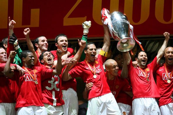 Manchester United with the UEFA Champions League trophy (Picture)
