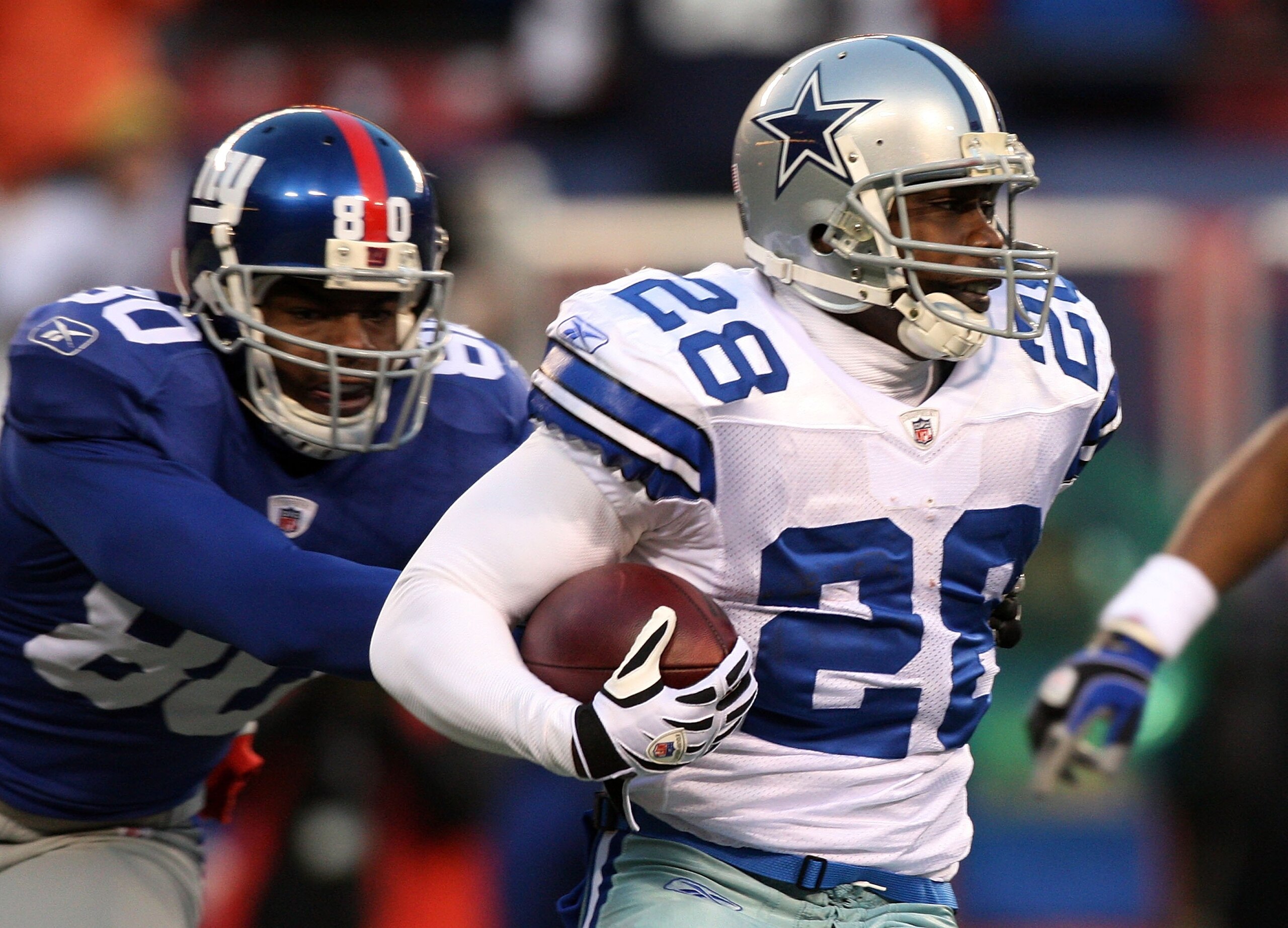 EAST RUTHERFORD, NJ - DECEMBER 06:  Felix Jones #28 of the Dallas Cowboys runs the ball against the New York Giants on December 6, 2009 at Giants Stadium in East Rutherford, New Jersey. The Giants defeated the Cowboys 31-24.  (Photo by Jim McIsaac/Getty I