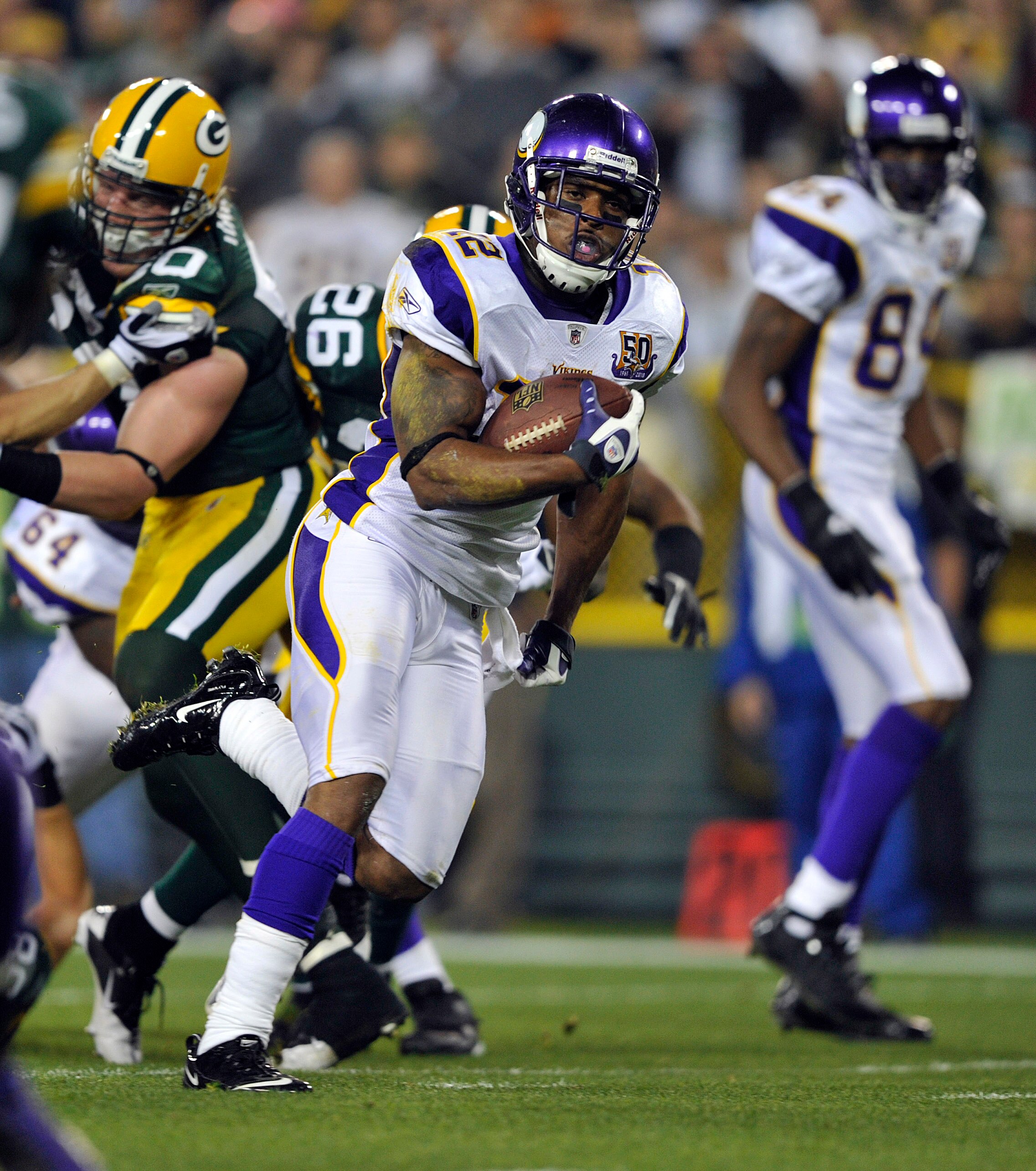 GREEN BAY, WI - OCTOBER 24:   Percy Harvin #12 of the Minnesota Vikings runs into the endzone against the Green Bay Packers for a touchdown at Lambeau Field on October 24, 2010 in Green Bay, Wisconsin. (Photo by Jim Prisching/Getty Images)