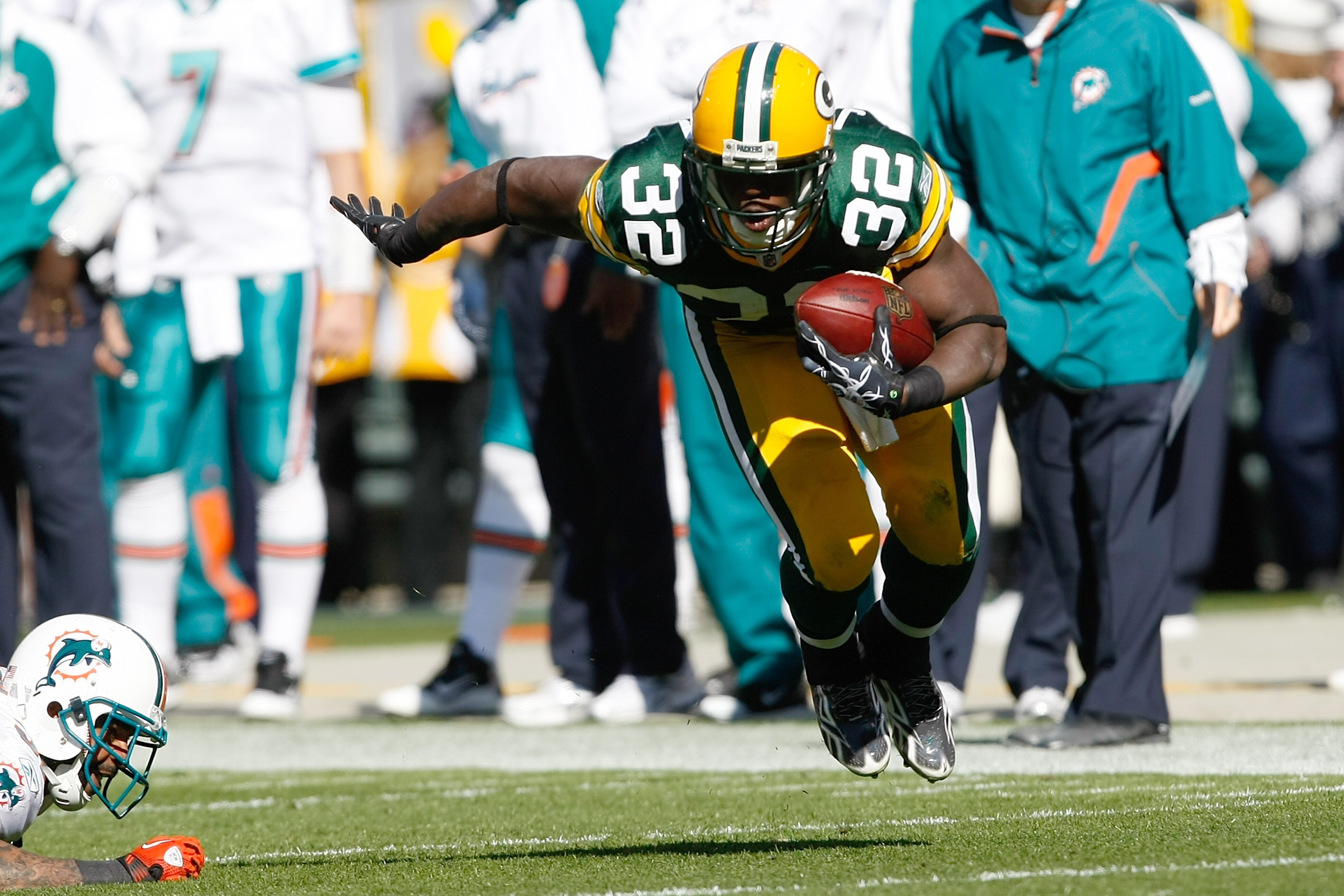GREEN BAY, WI - OCTOBER 17: Brandon Jackson #32 of the Green Bay Packers runs against the Miami Dolphins at Lambeau Field on October 17, 2010 in Green Bay, Wisconsin. (Photo by Scott Boehm/Getty Images)